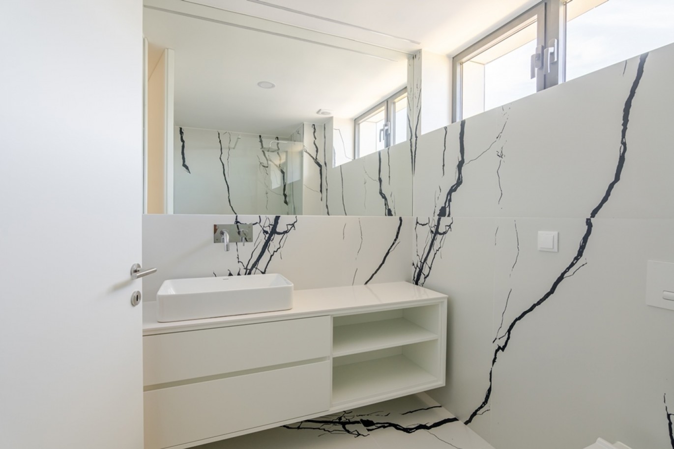 Apartamento T3 com varandas e vistas desafogadas em Aveiro_366264