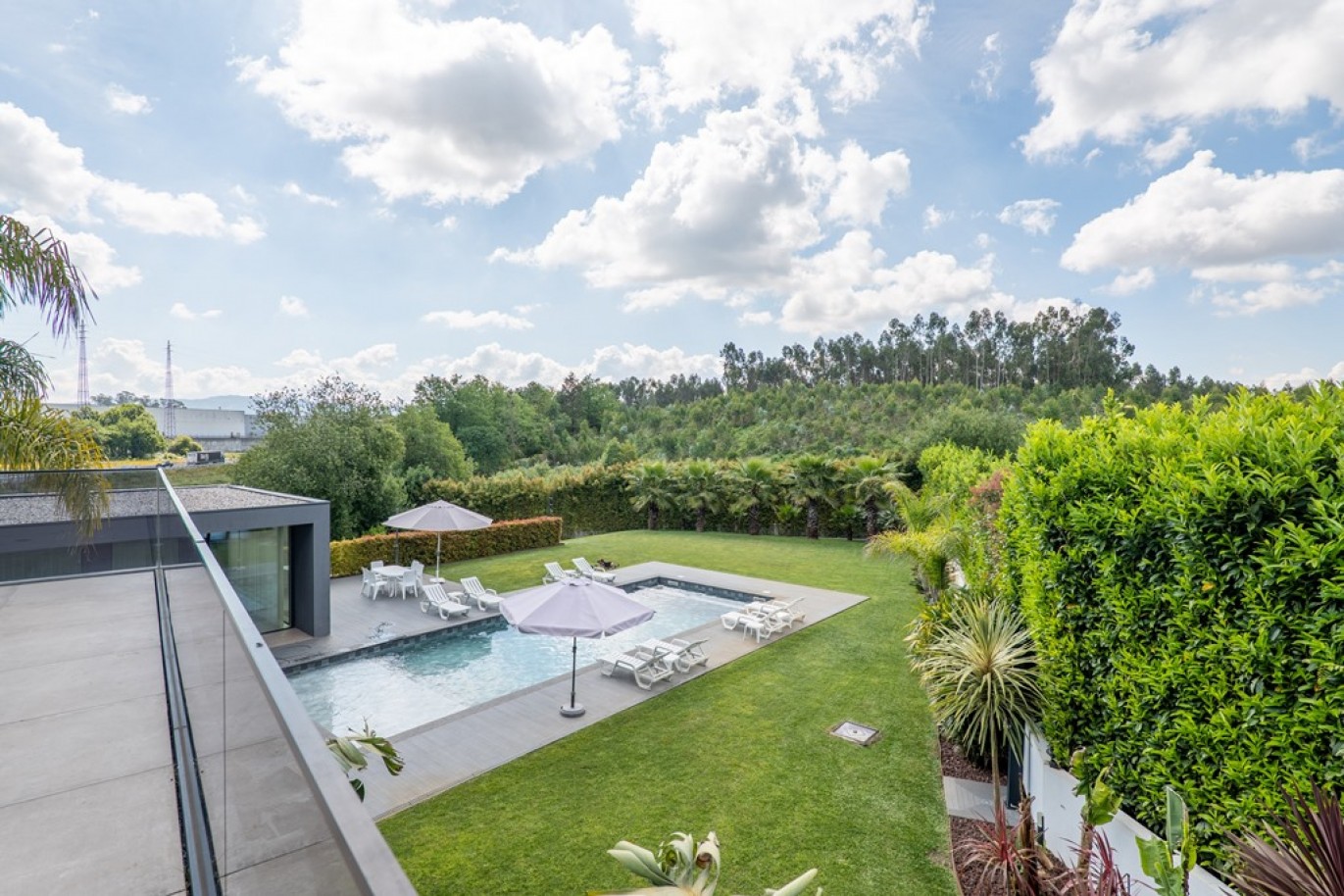 Moradia V5+2 com jardim e piscinas em Vila Nova de Famalicão_366410