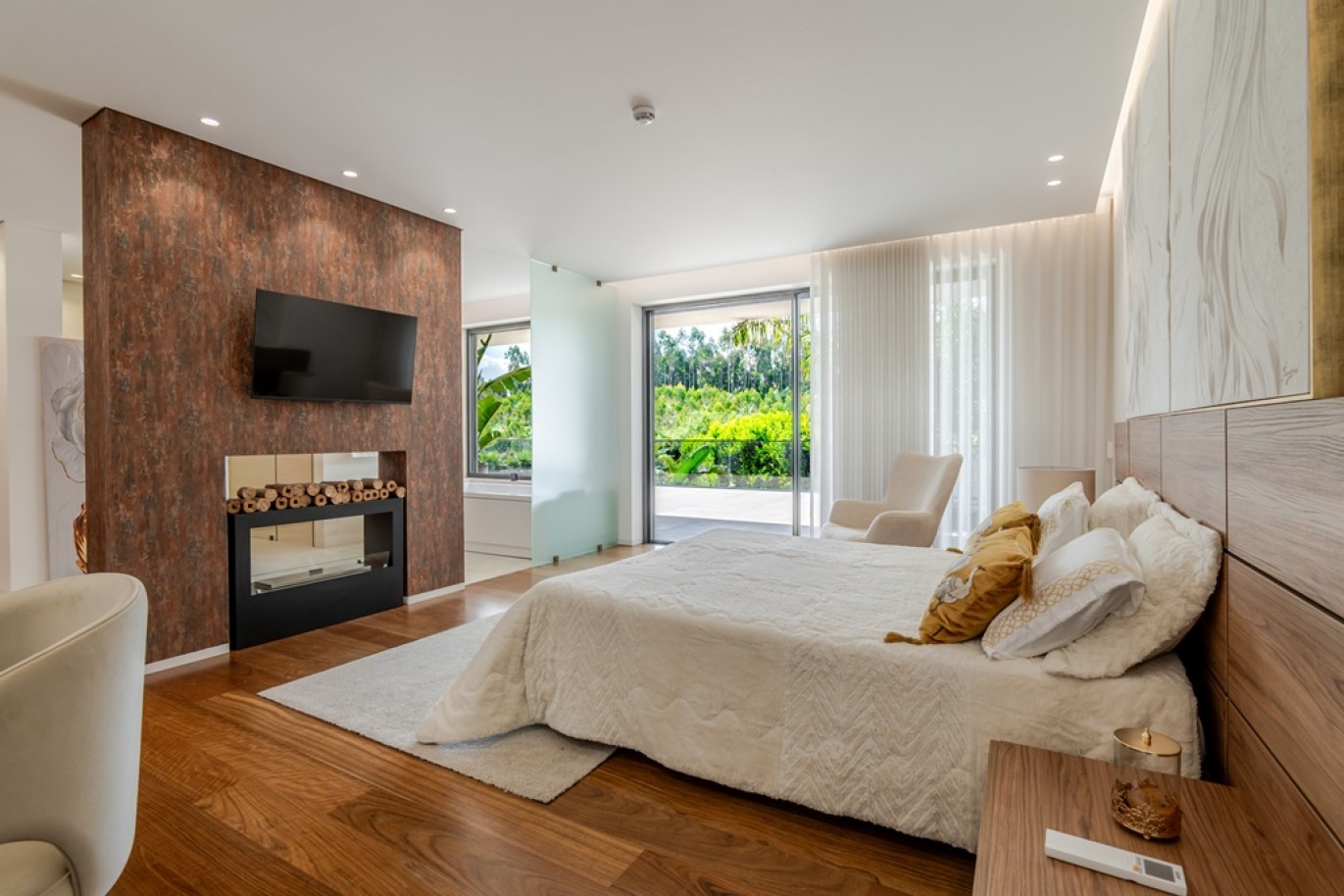 Moradia V5+2 com jardim e piscinas em Vila Nova de Famalicão_366413