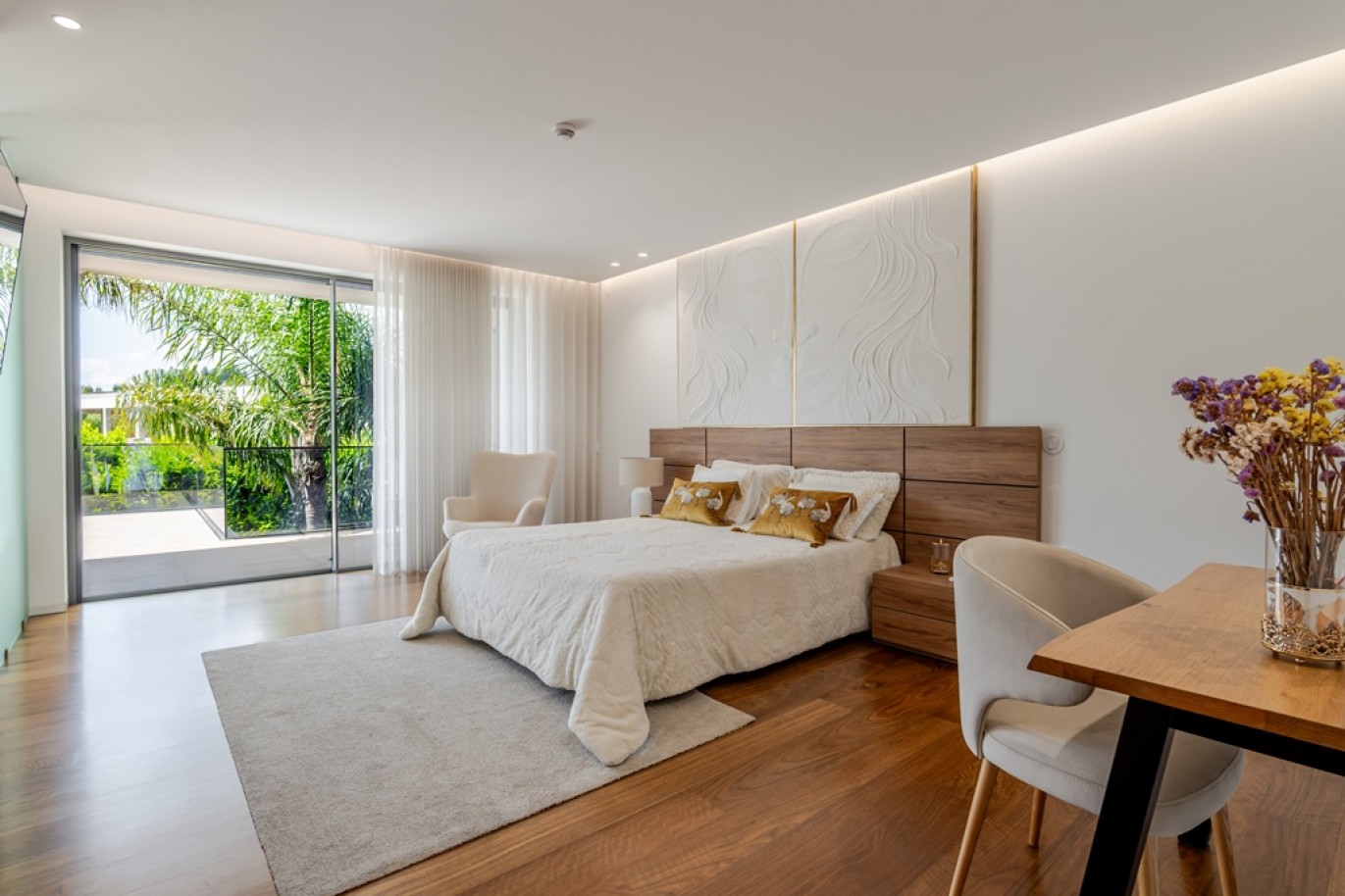 Moradia V5+2 com jardim e piscinas em Vila Nova de Famalicão_366419
