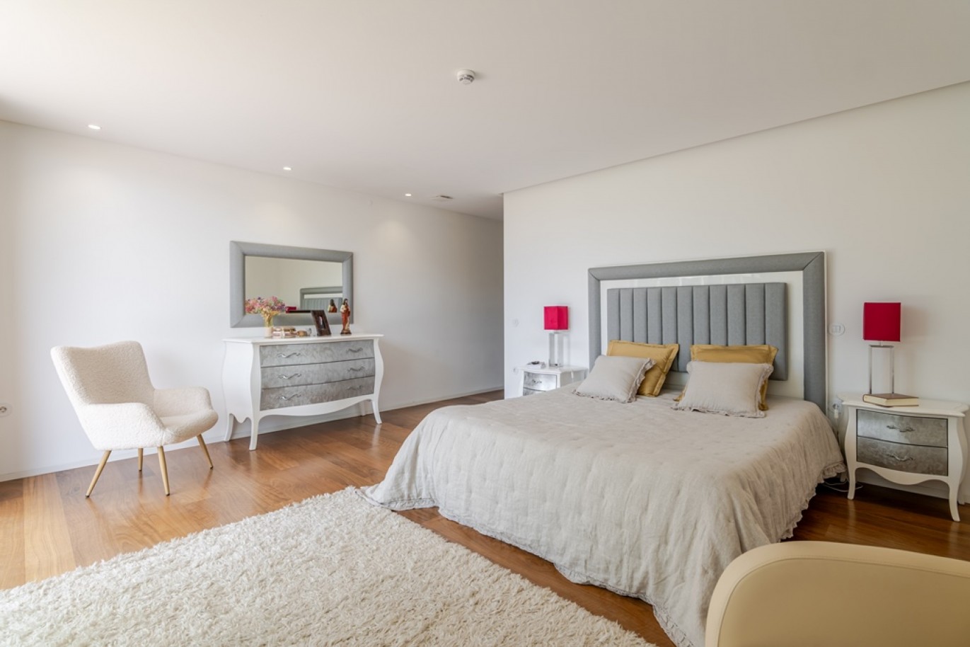 Moradia V5+2 com jardim e piscinas em Vila Nova de Famalicão_366437