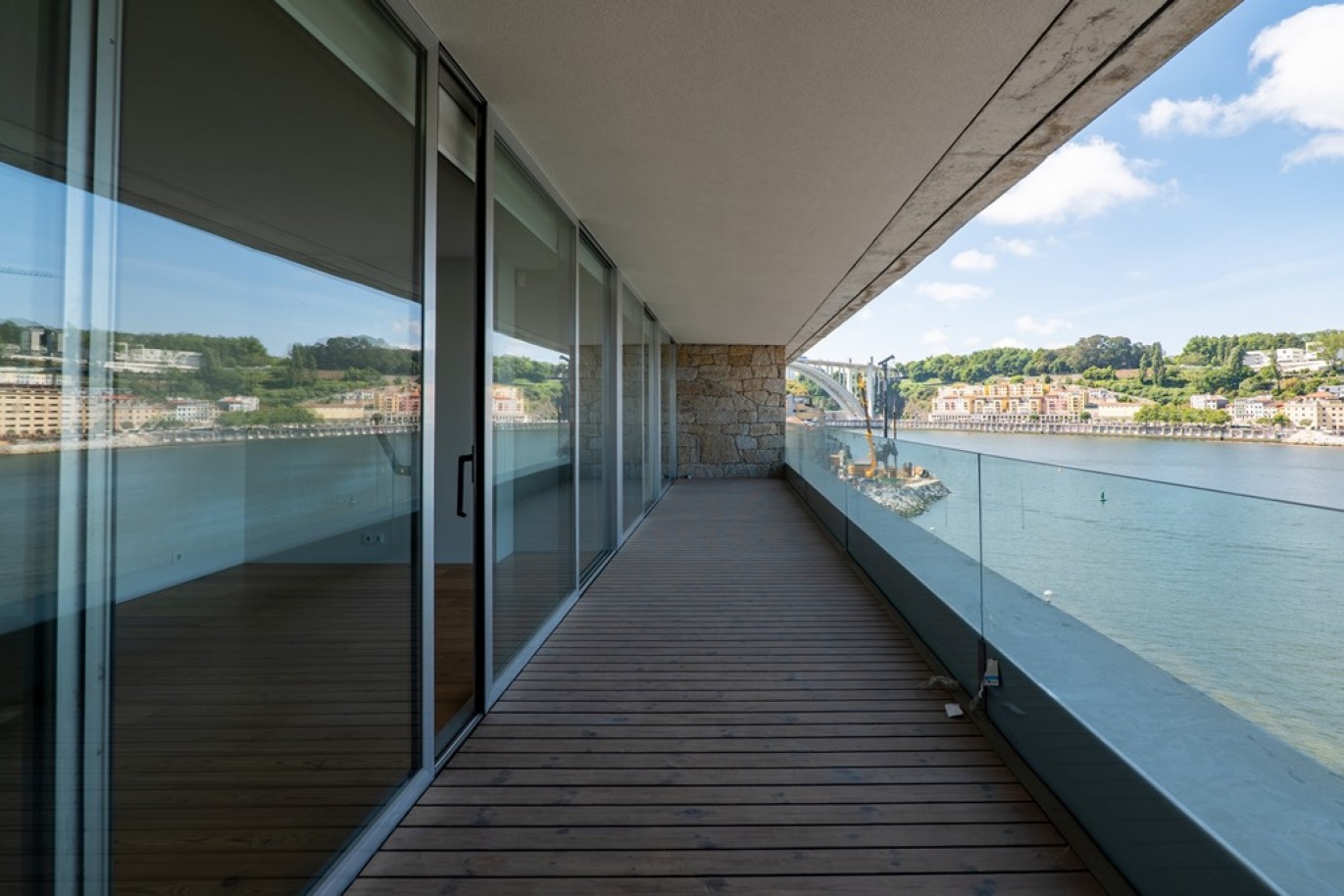Vier-Zimmer-Wohnung mit Balkonen und Flussblick in Gaia, Portugal_366504