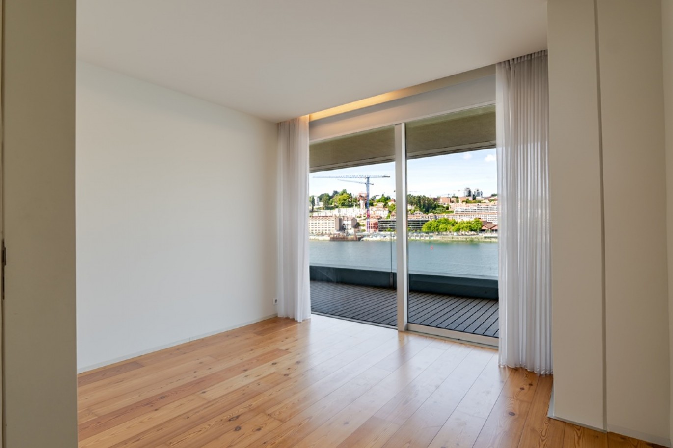 Vier-Zimmer-Wohnung mit Balkonen und Flussblick in Gaia, Portugal_366528