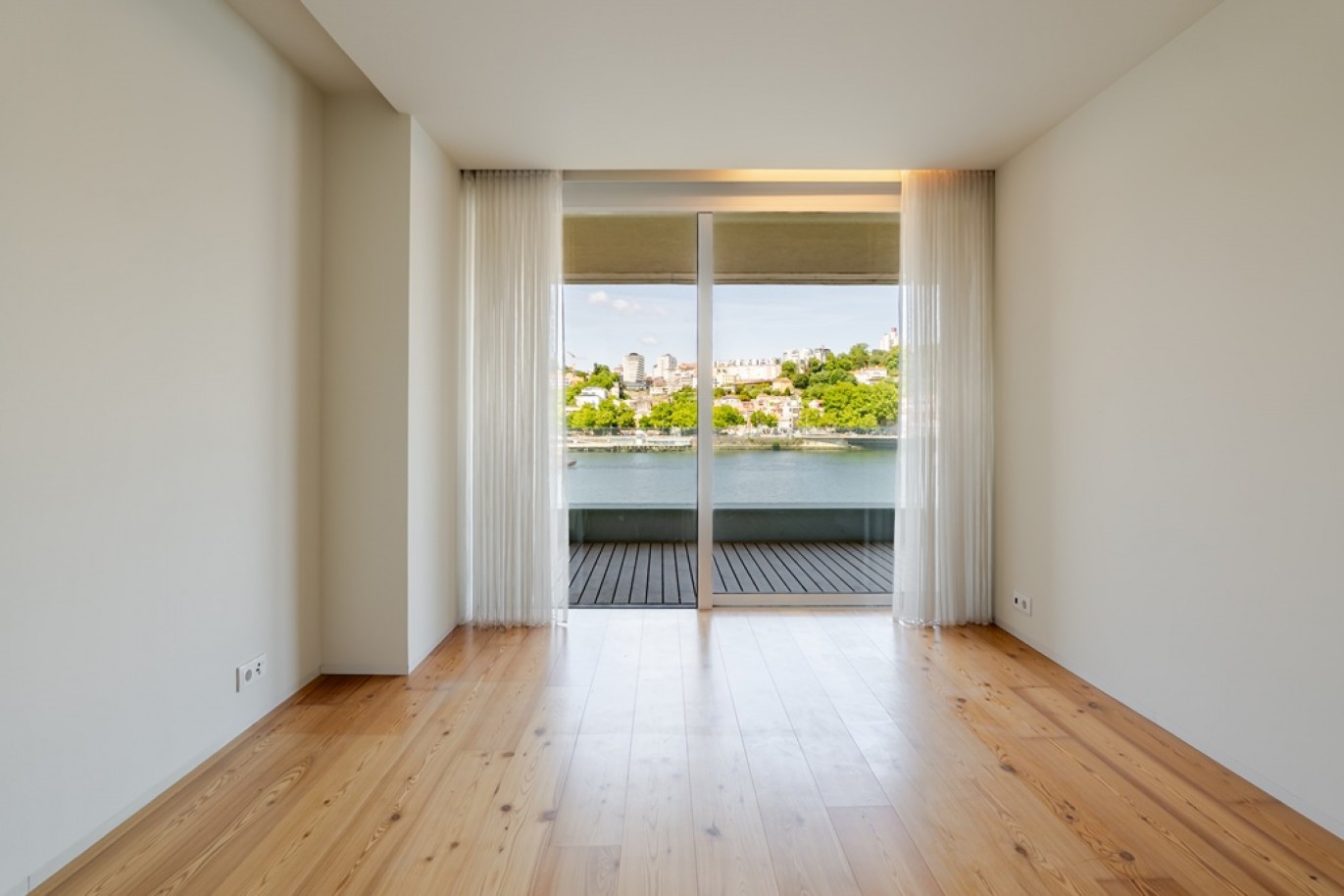 Vier-Zimmer-Wohnung mit Balkonen und Flussblick in Gaia, Portugal_366540
