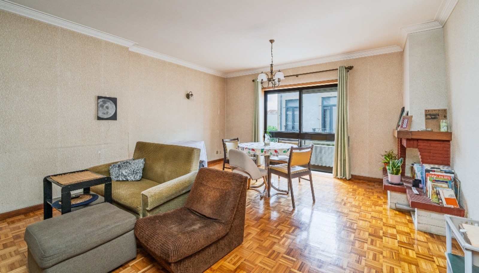 Piso de 3 habitaciones con balcón en venta Leça da Palmeira, Portugal_366938