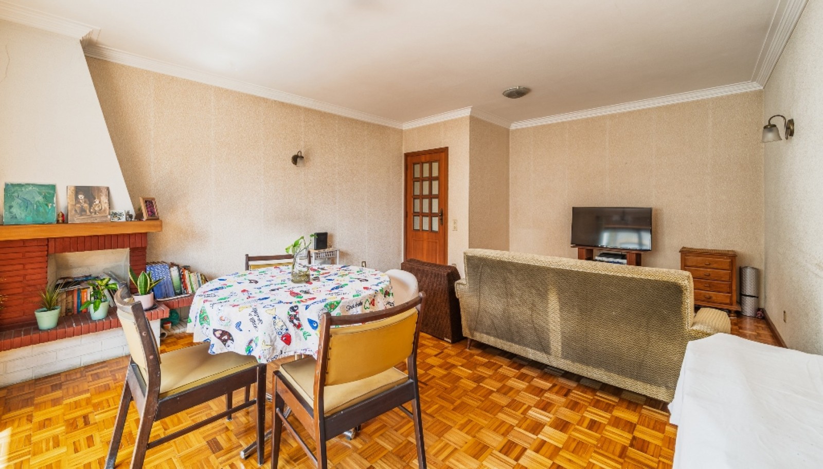 Piso de 3 habitaciones con balcón en venta Leça da Palmeira, Portugal_366940