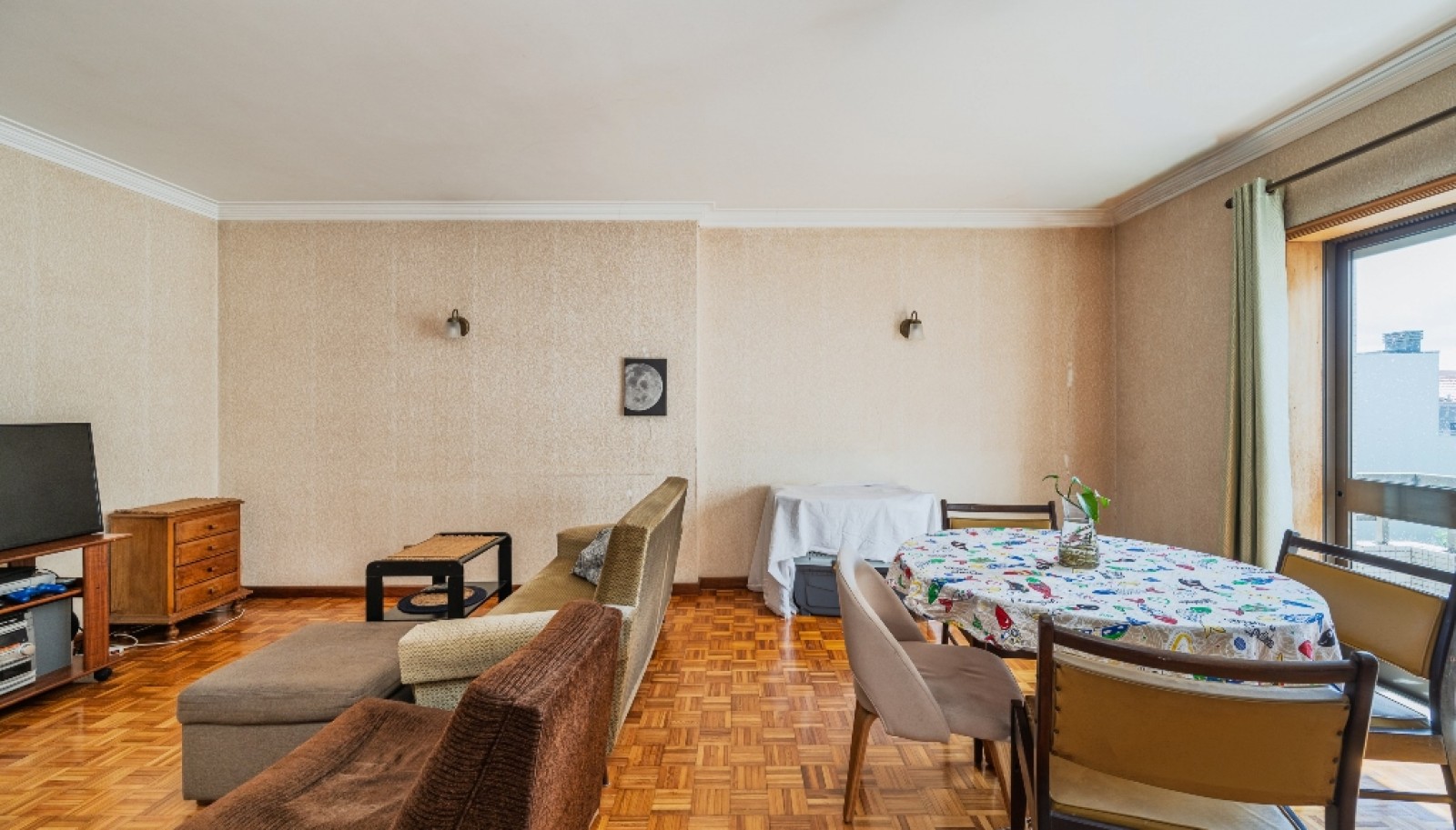 Piso de 3 habitaciones con balcón en venta Leça da Palmeira, Portugal_366941