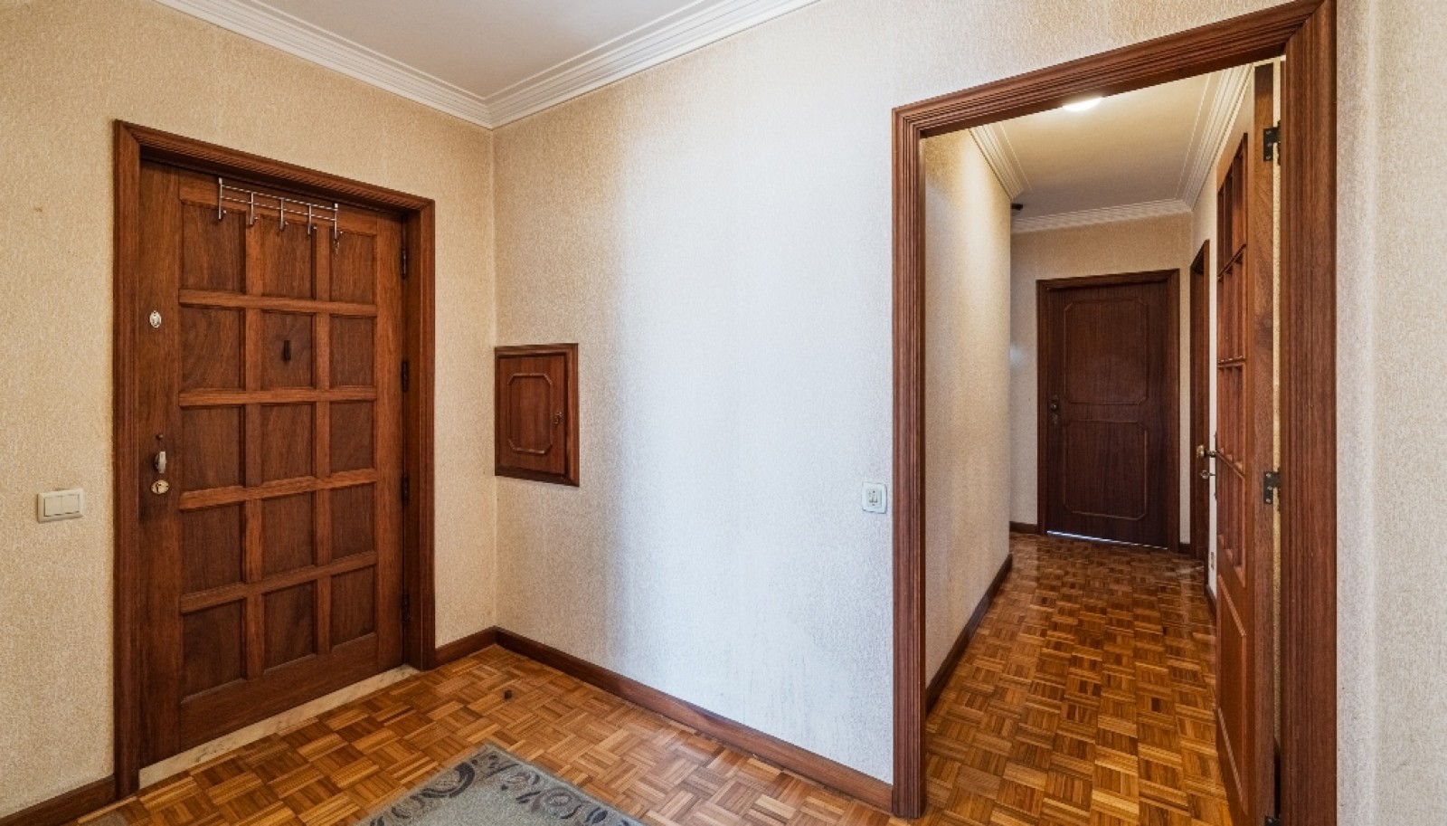 Piso de 3 habitaciones con balcón en venta Leça da Palmeira, Portugal_366944