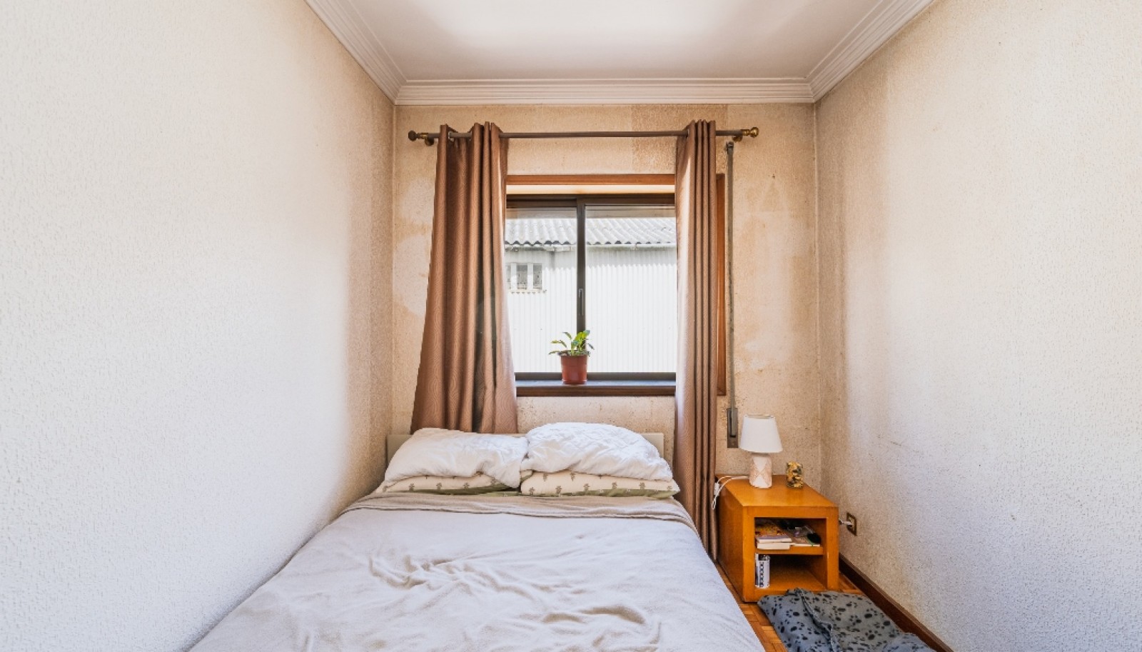 Piso de 3 habitaciones con balcón en venta Leça da Palmeira, Portugal_366952