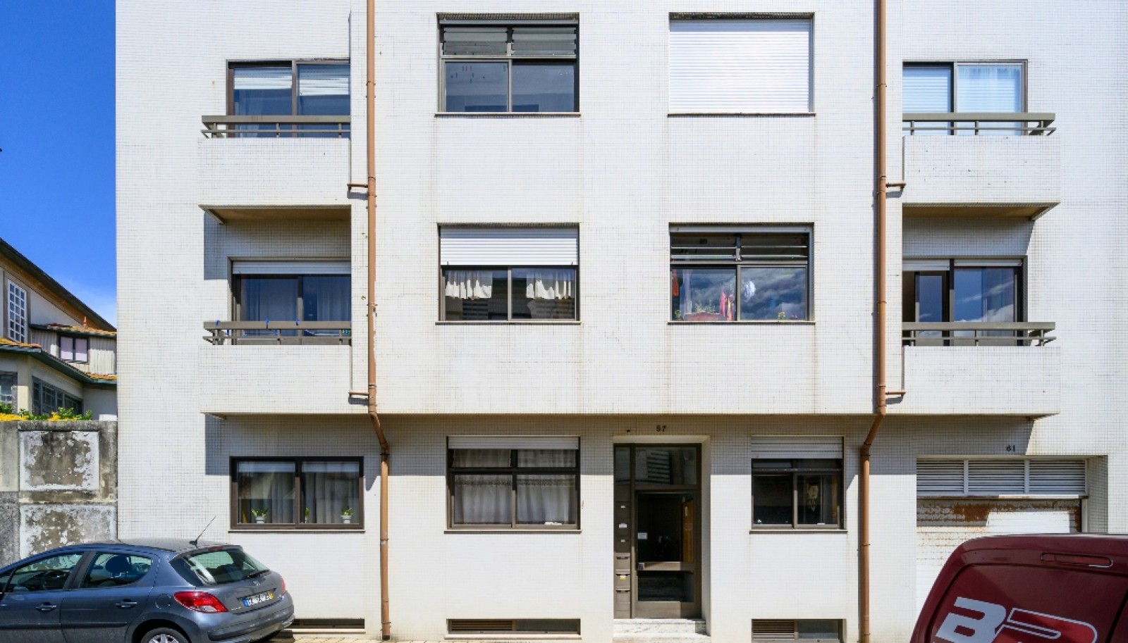 Piso de 3 habitaciones con balcón en venta Leça da Palmeira, Portugal_366953
