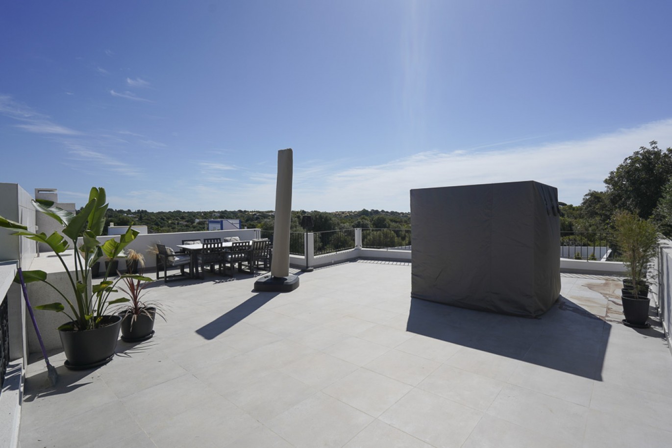 Moradia V4 térrea com piscina, à venda na Fuseta, Algarve_367836