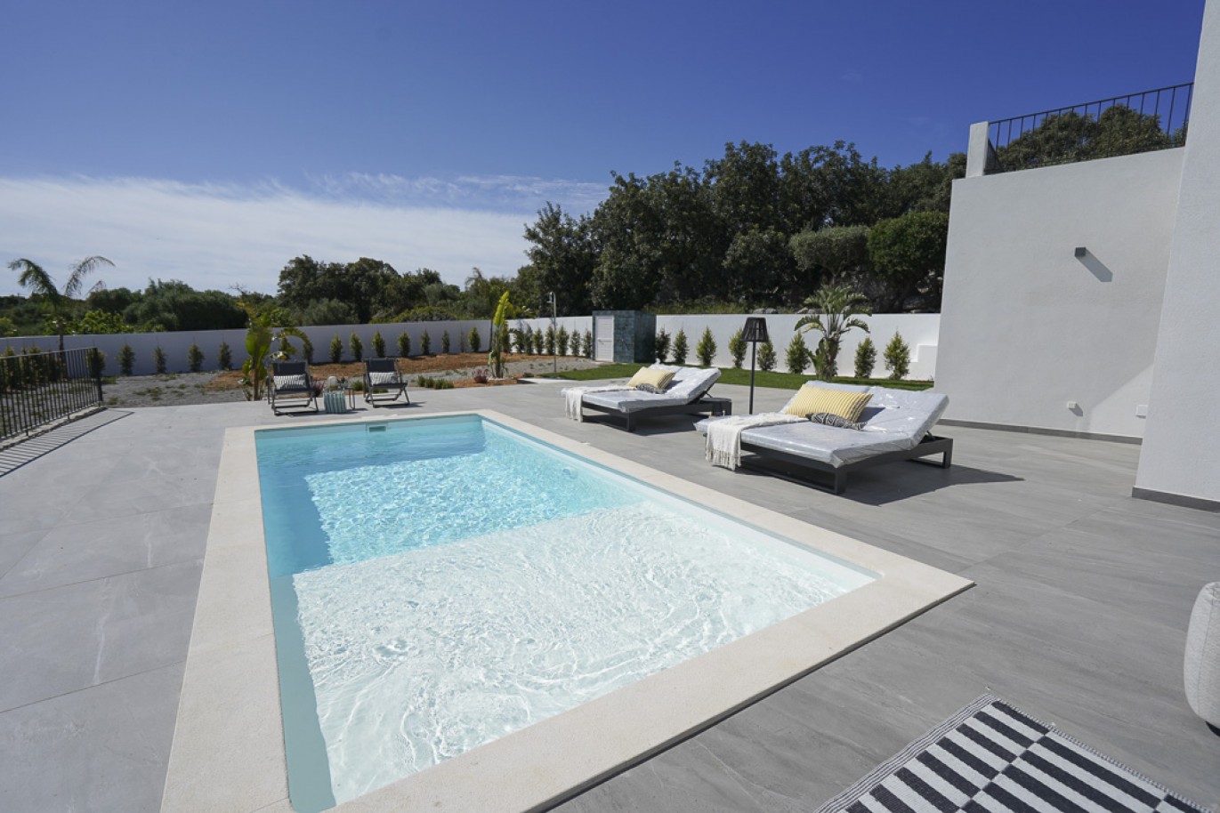 Moradia V4 térrea com piscina, à venda na Fuseta, Algarve_367839