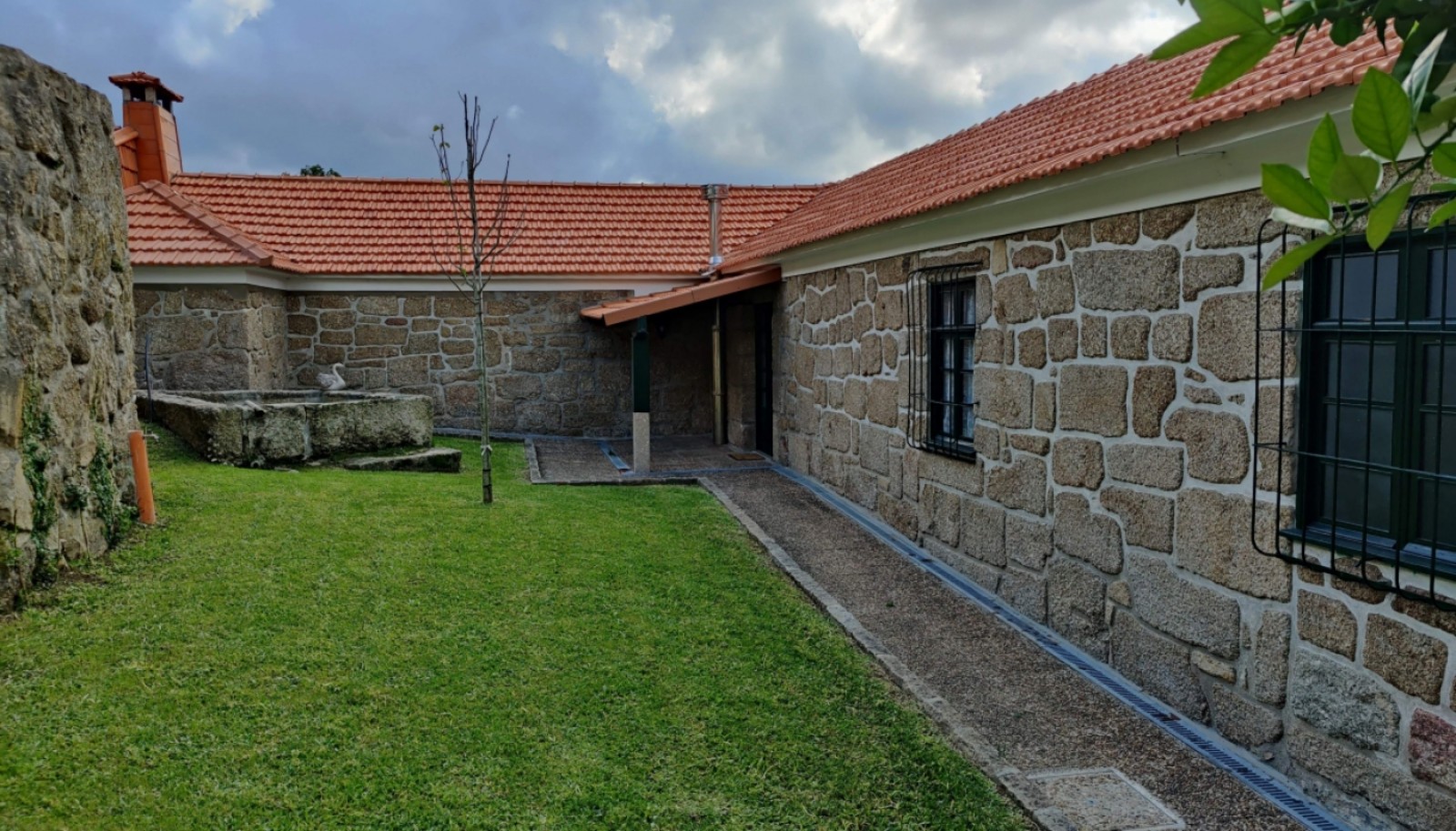 Quinta com casa de campo e piscina, para venda, em Castelo de Paiva_367875