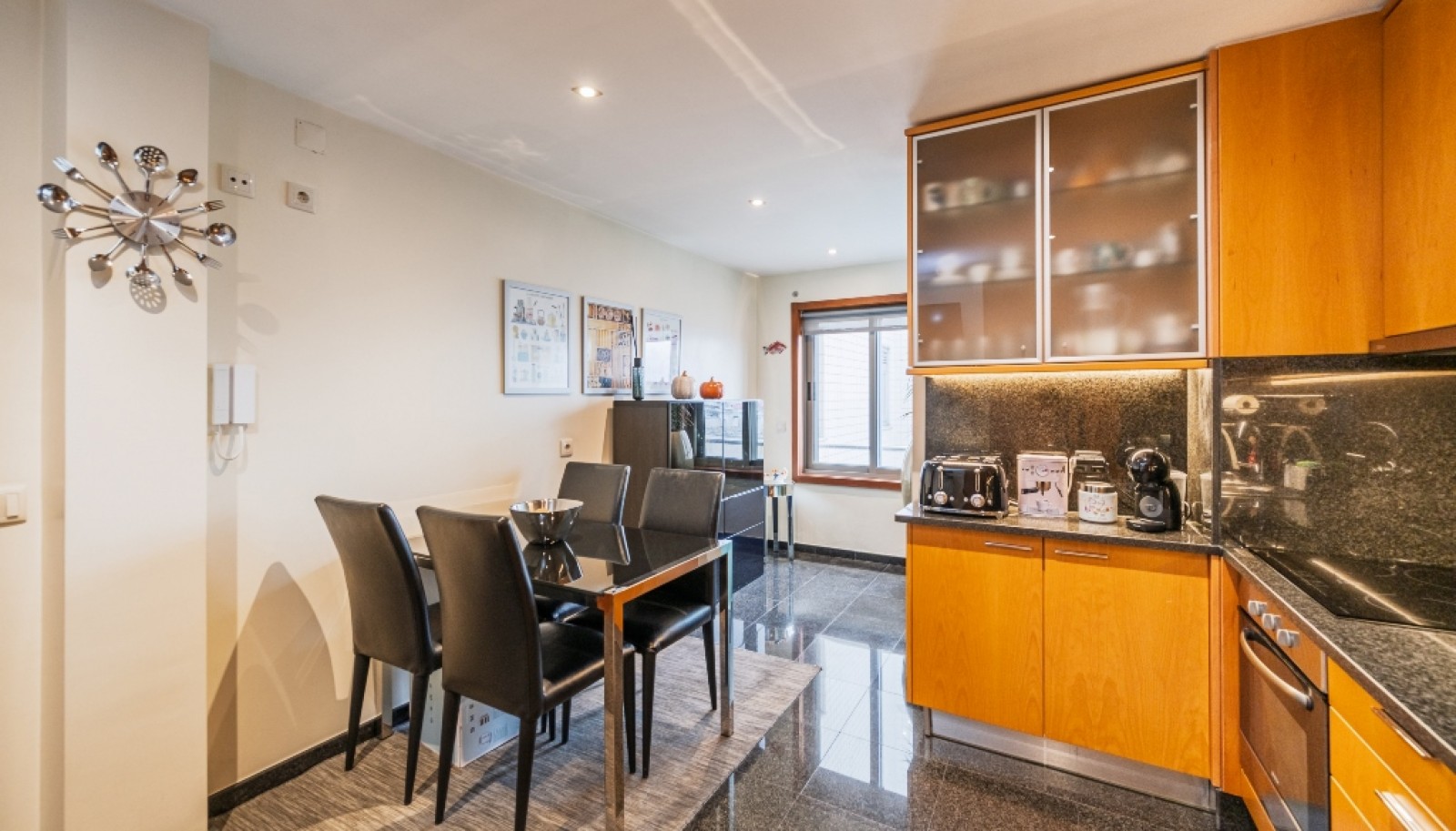 Appartement de 3 chambres avec balcons à vendre Bonfim, Porto, Portugal_367965