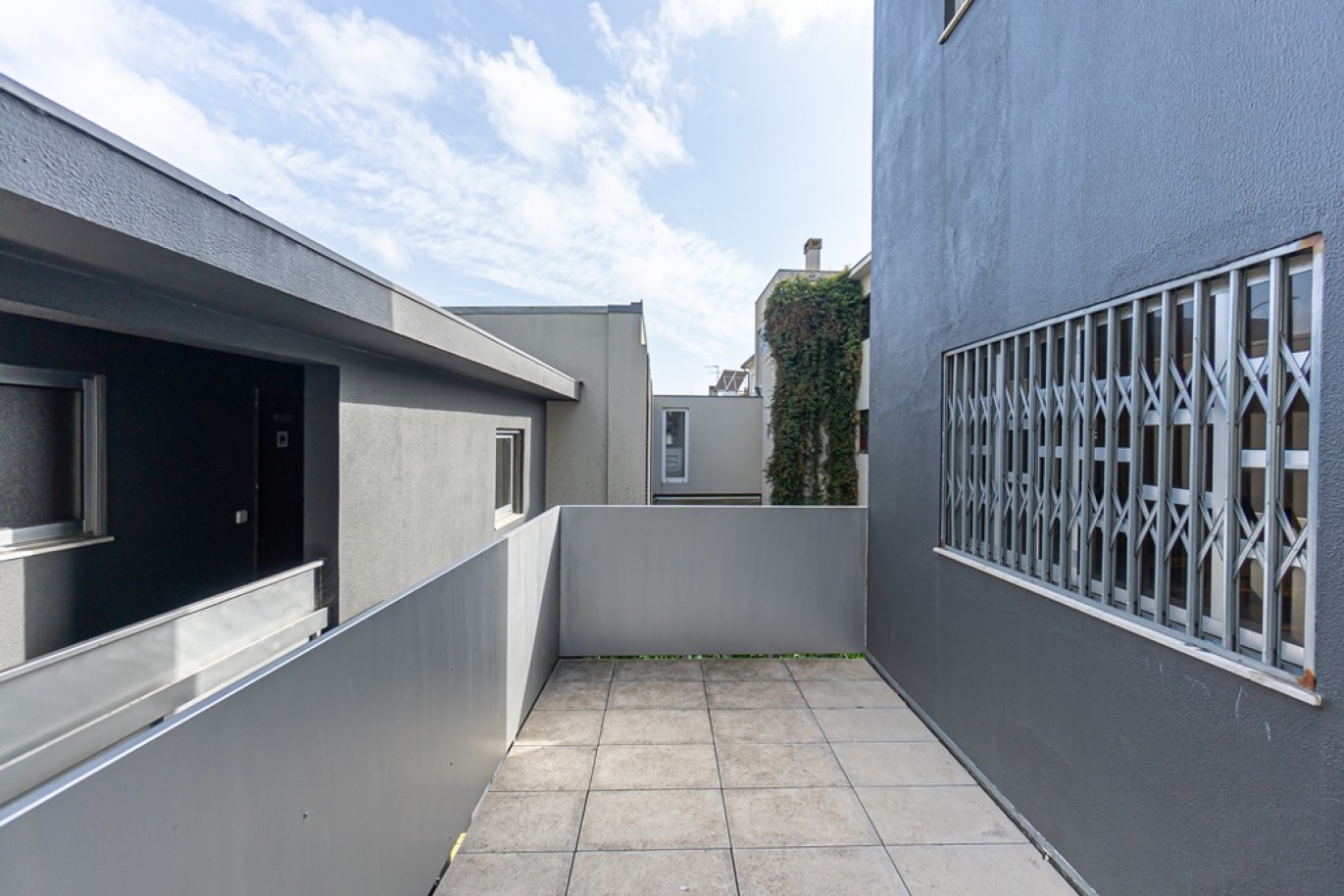 Moradia V4 com jardim para arrendamento no Porto_367980