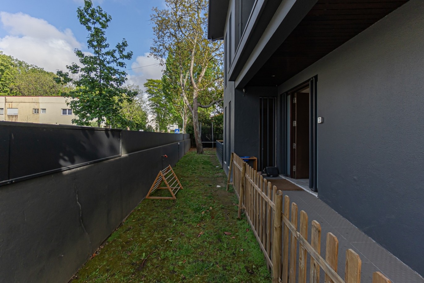 Moradia V4 com jardim para arrendamento no Porto_367981