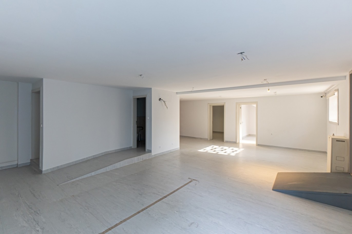 Moradia V4 com jardim para arrendamento no Porto_368038