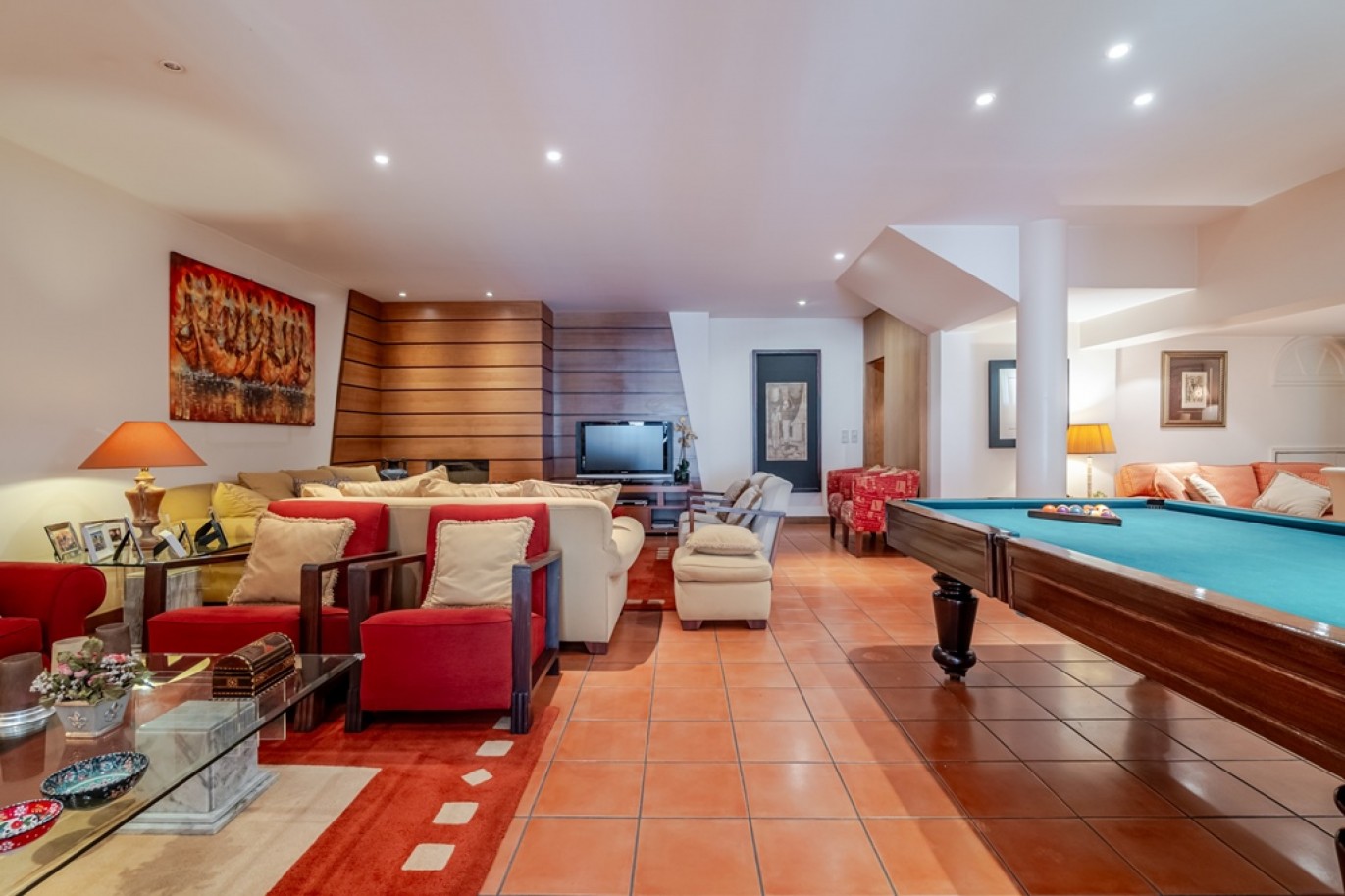 Vier-Schlafzimmer-Villa mit Garten und Innenpool in Famalicão, Portugal_368190