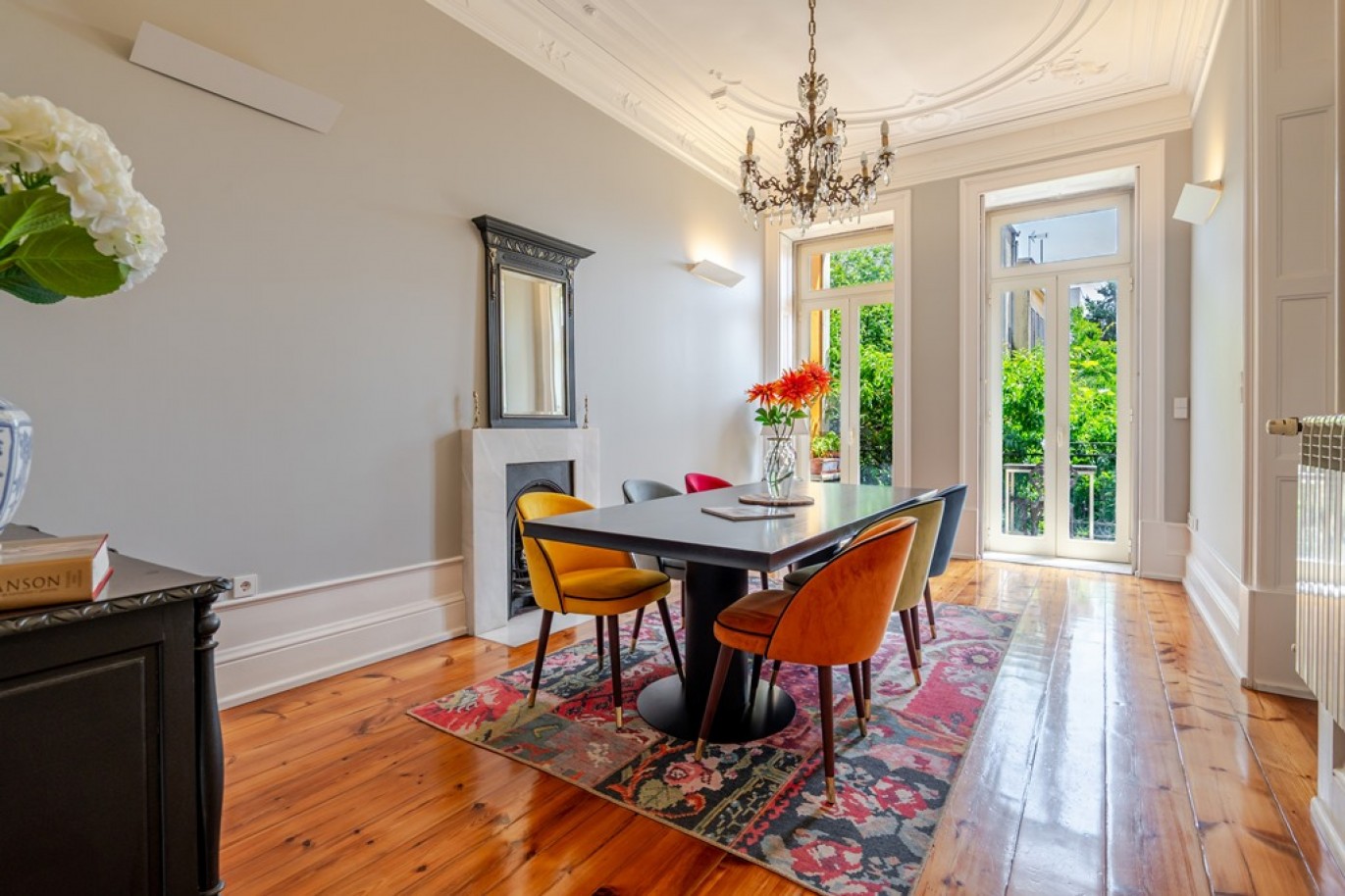 Newly renovated 5-bedroom villa with garden for sale in Porto, Portugal_368218