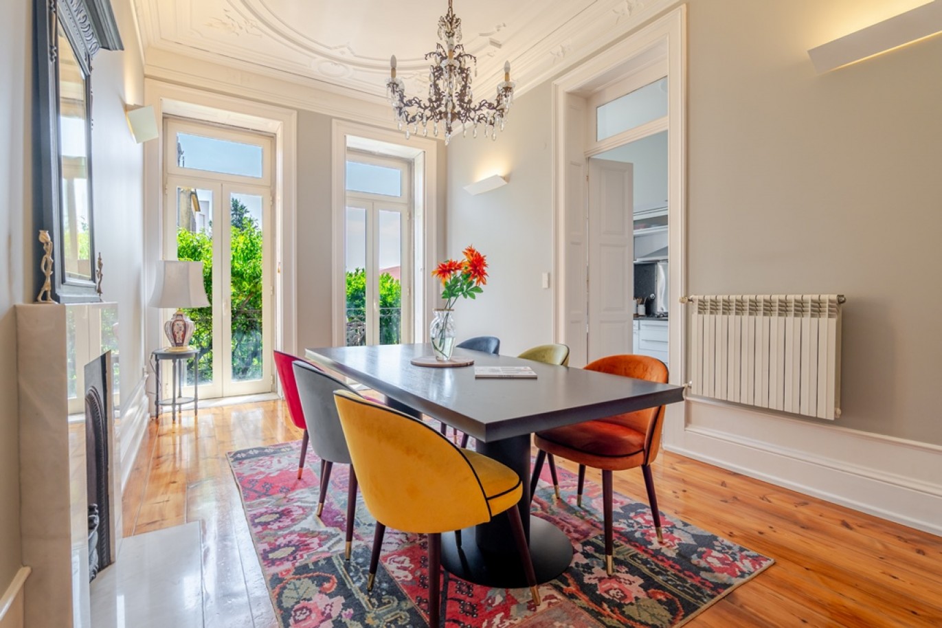 Newly renovated 5-bedroom villa with garden for sale in Porto, Portugal_368219