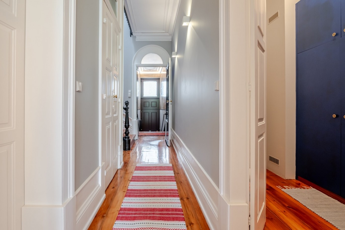 Newly renovated 5-bedroom villa with garden for sale in Porto, Portugal_368222