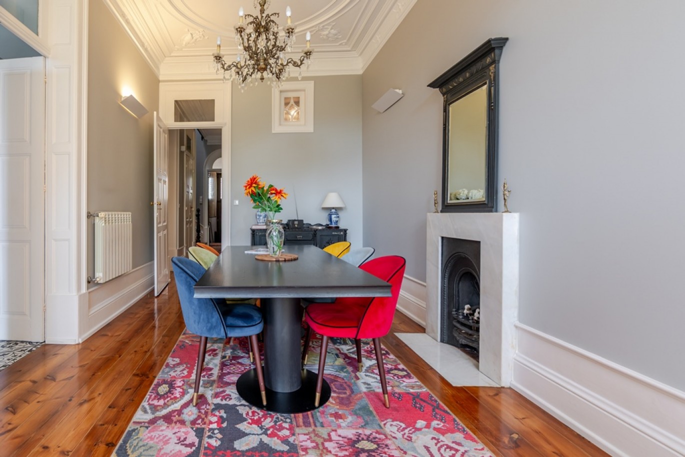 Newly renovated 5-bedroom villa with garden for sale in Porto, Portugal_368223