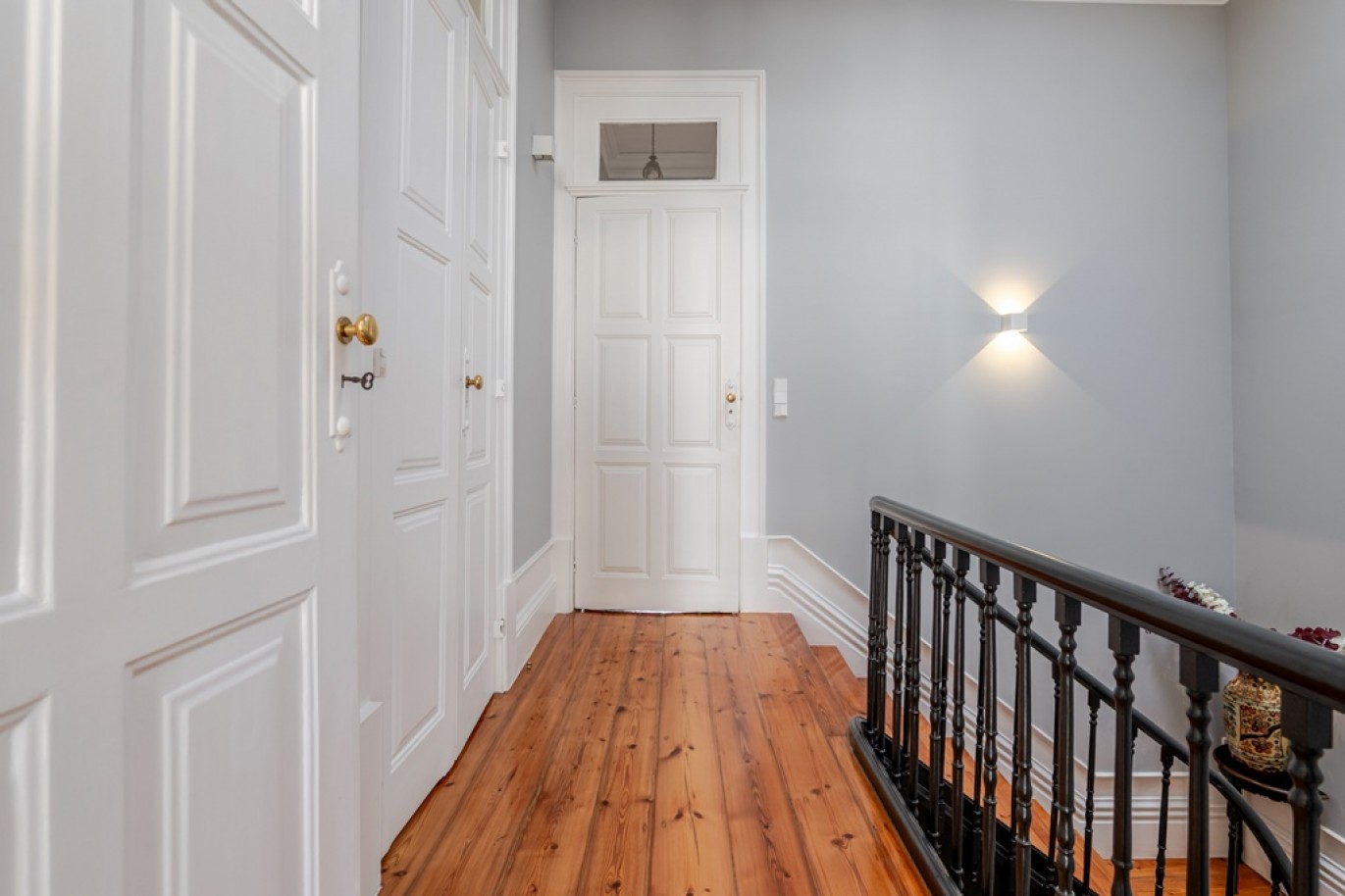 Newly renovated 5-bedroom villa with garden for sale in Porto, Portugal_368243
