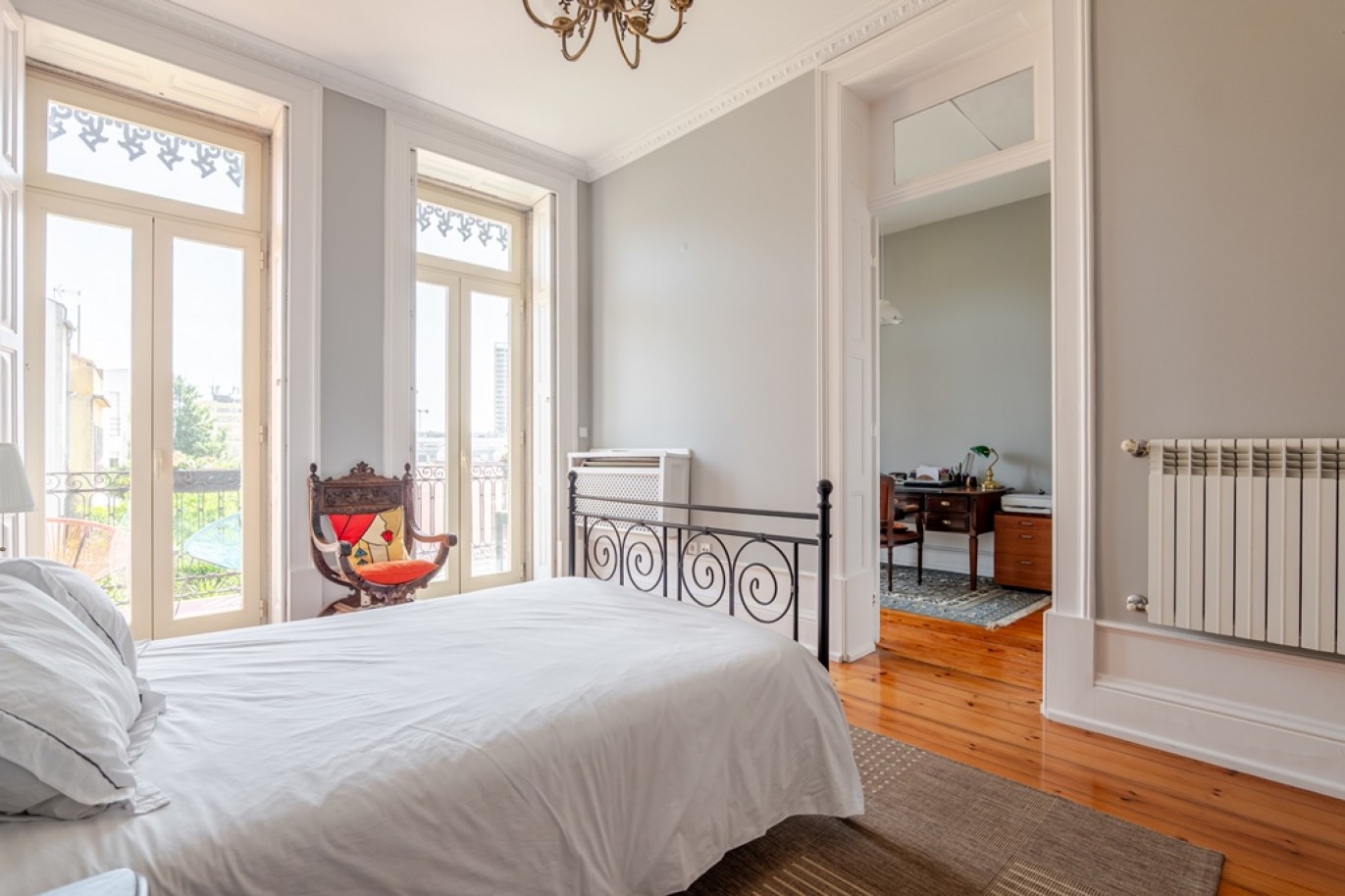 Newly renovated 5-bedroom villa with garden for sale in Porto, Portugal_368248