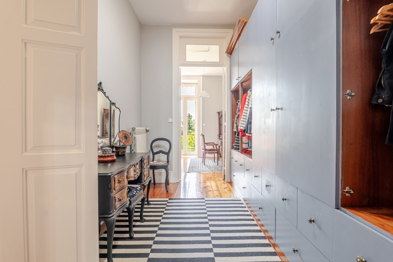 Newly renovated 5-bedroom villa with garden for sale in Porto, Portugal_368252