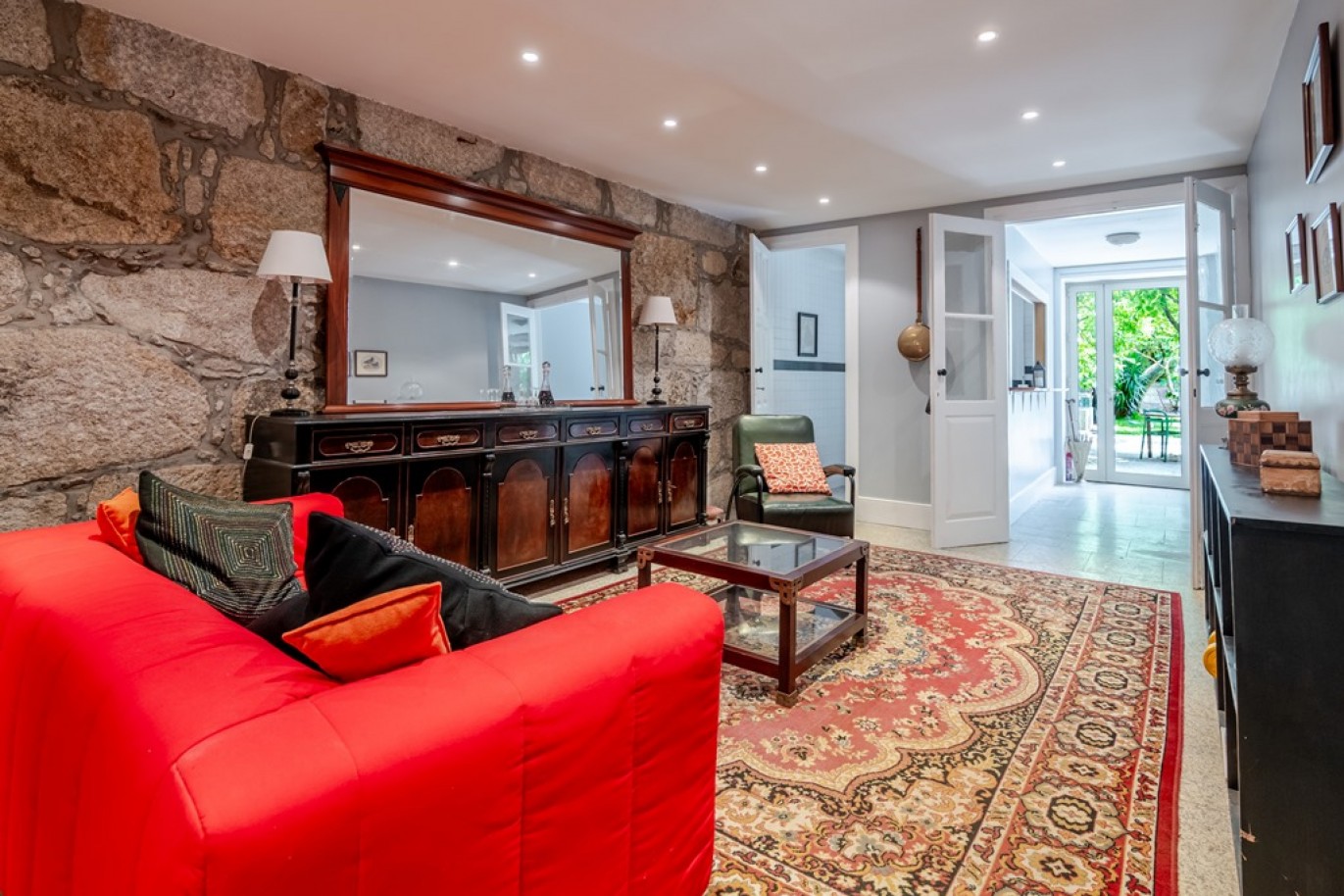 Newly renovated 5-bedroom villa with garden for sale in Porto, Portugal_368256
