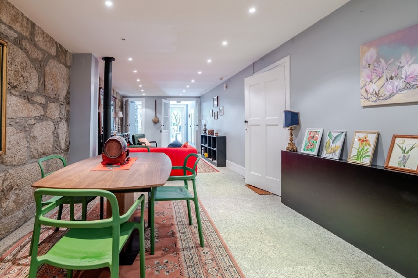 Newly renovated 5-bedroom villa with garden for sale in Porto, Portugal_368259
