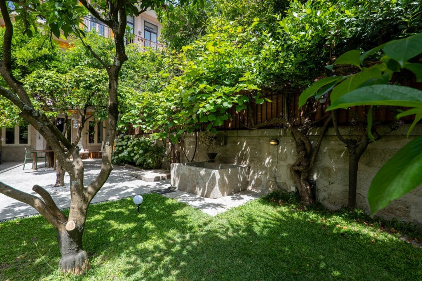 Newly renovated 5-bedroom villa with garden for sale in Porto, Portugal_368269