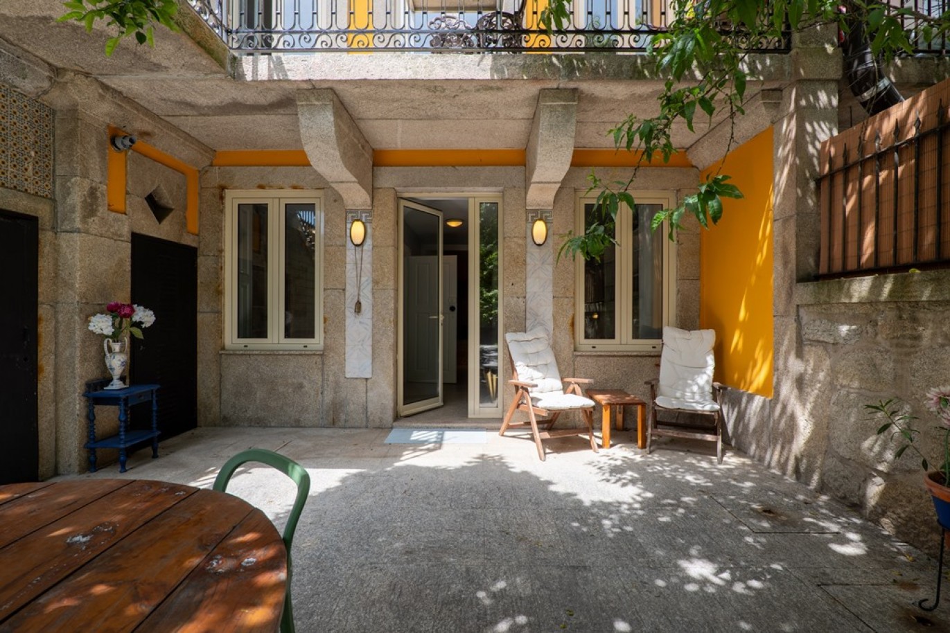 Newly renovated 5-bedroom villa with garden for sale in Porto, Portugal_368274