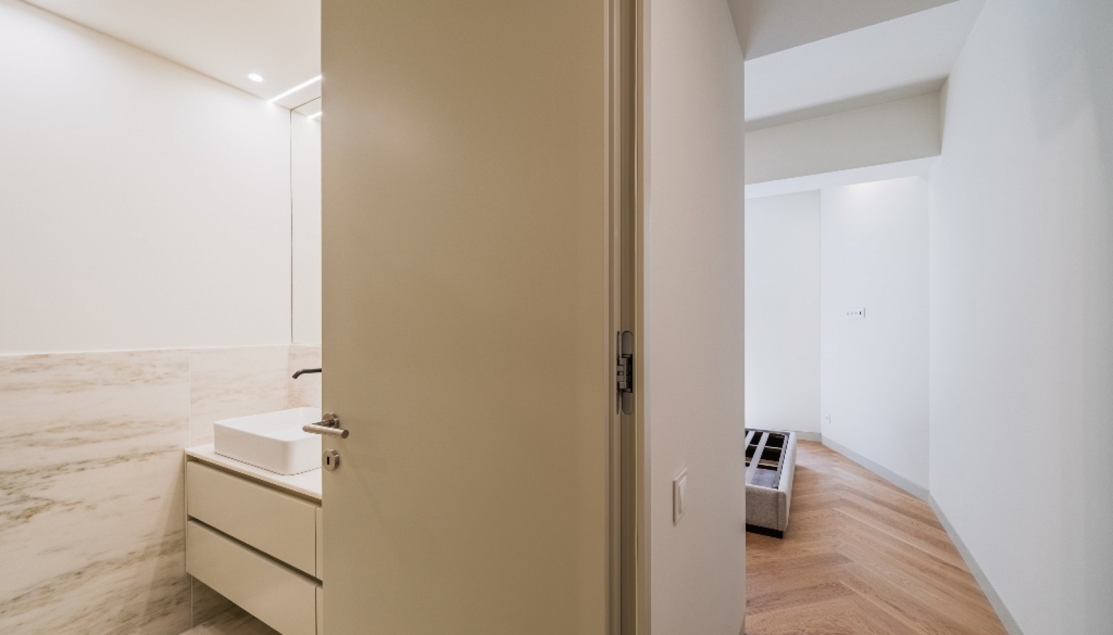 Zwei-Schlafzimmer-Wohnung mit Balkon zu verkaufen im Porto, Portugal_369003