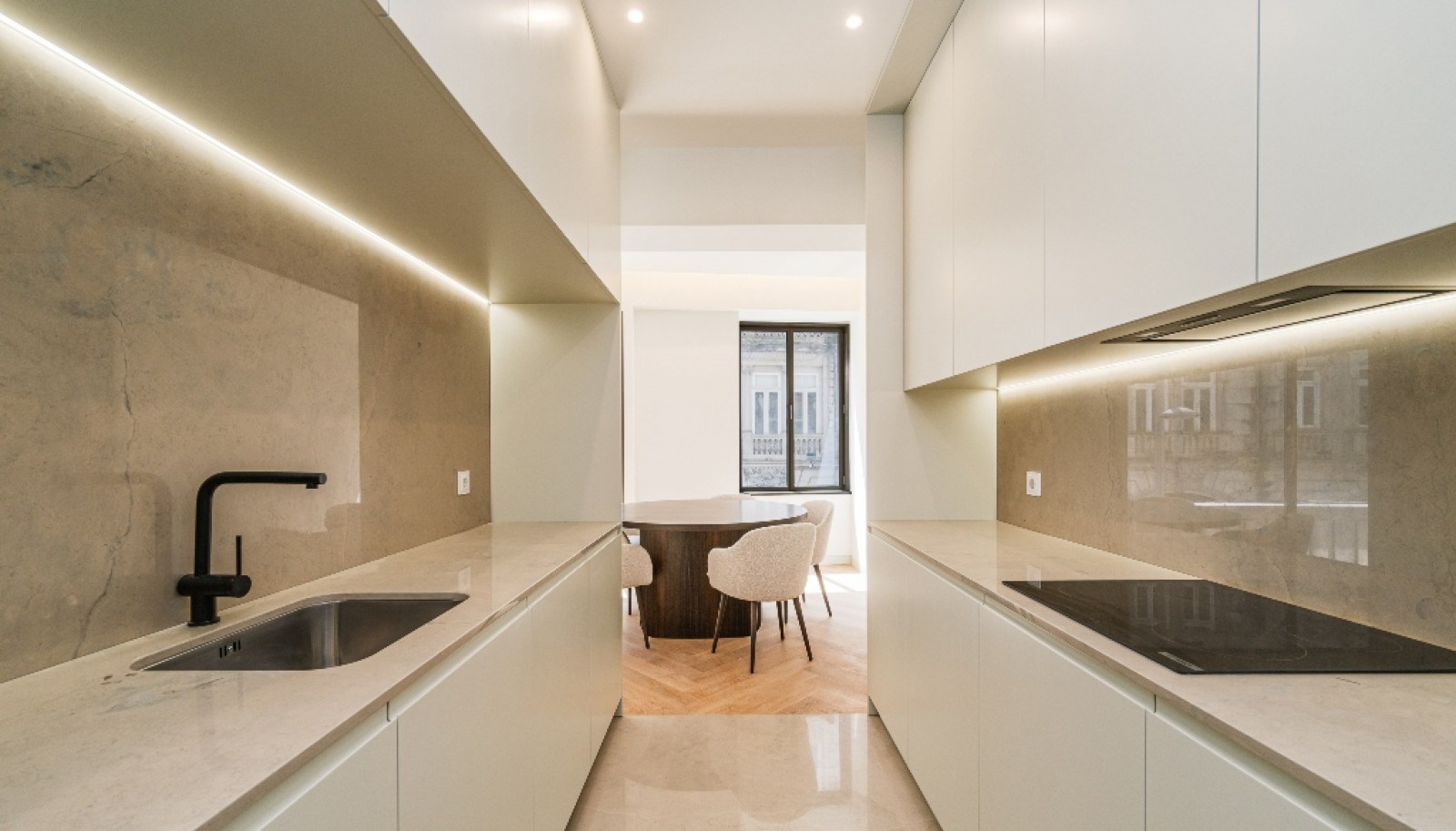 Zwei-Schlafzimmer-Wohnung mit Balkon zu verkaufen im Porto, Portugal_369012