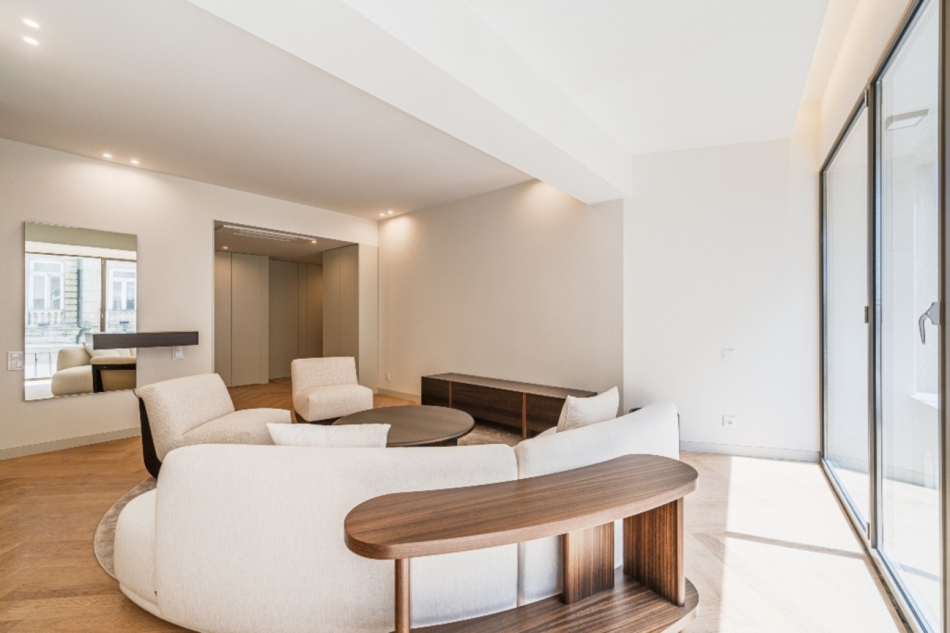 Encantador piso de 3 dormitorios con balcón en venta en Oporto, Portugal_369061