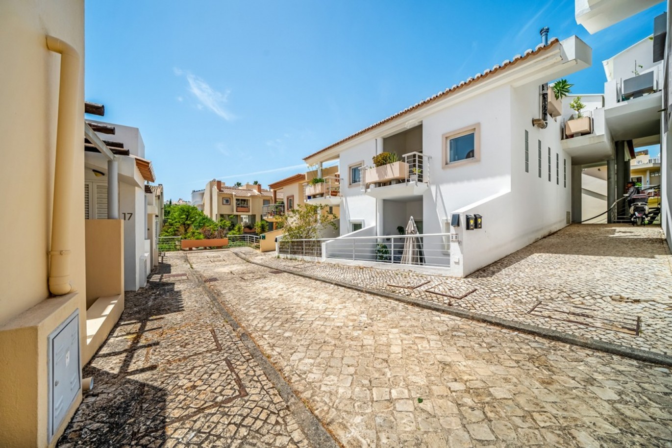 Apartamento T2 com vista mar para venda em Carvoeiro, Algarve_369174