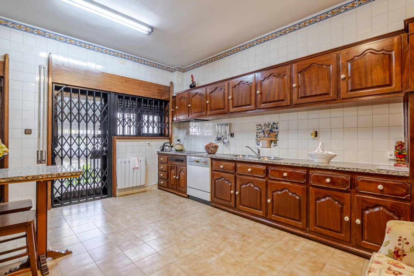 3+1 bedroom villa with garden for sale in Boavista, Porto, Portugal_369211