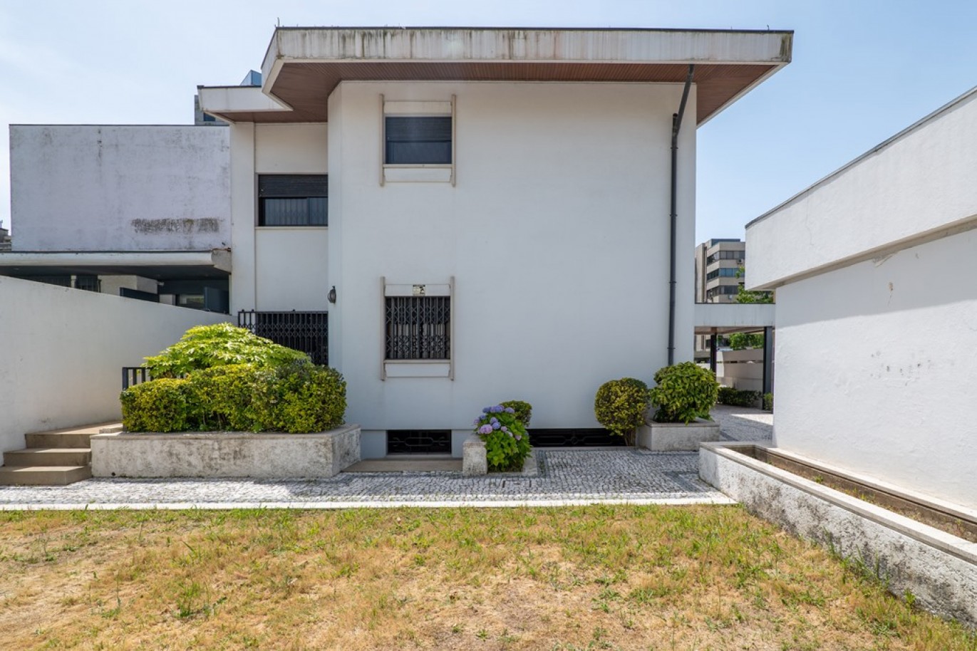 3+1 bedroom villa with garden for sale in Boavista, Porto, Portugal_369237