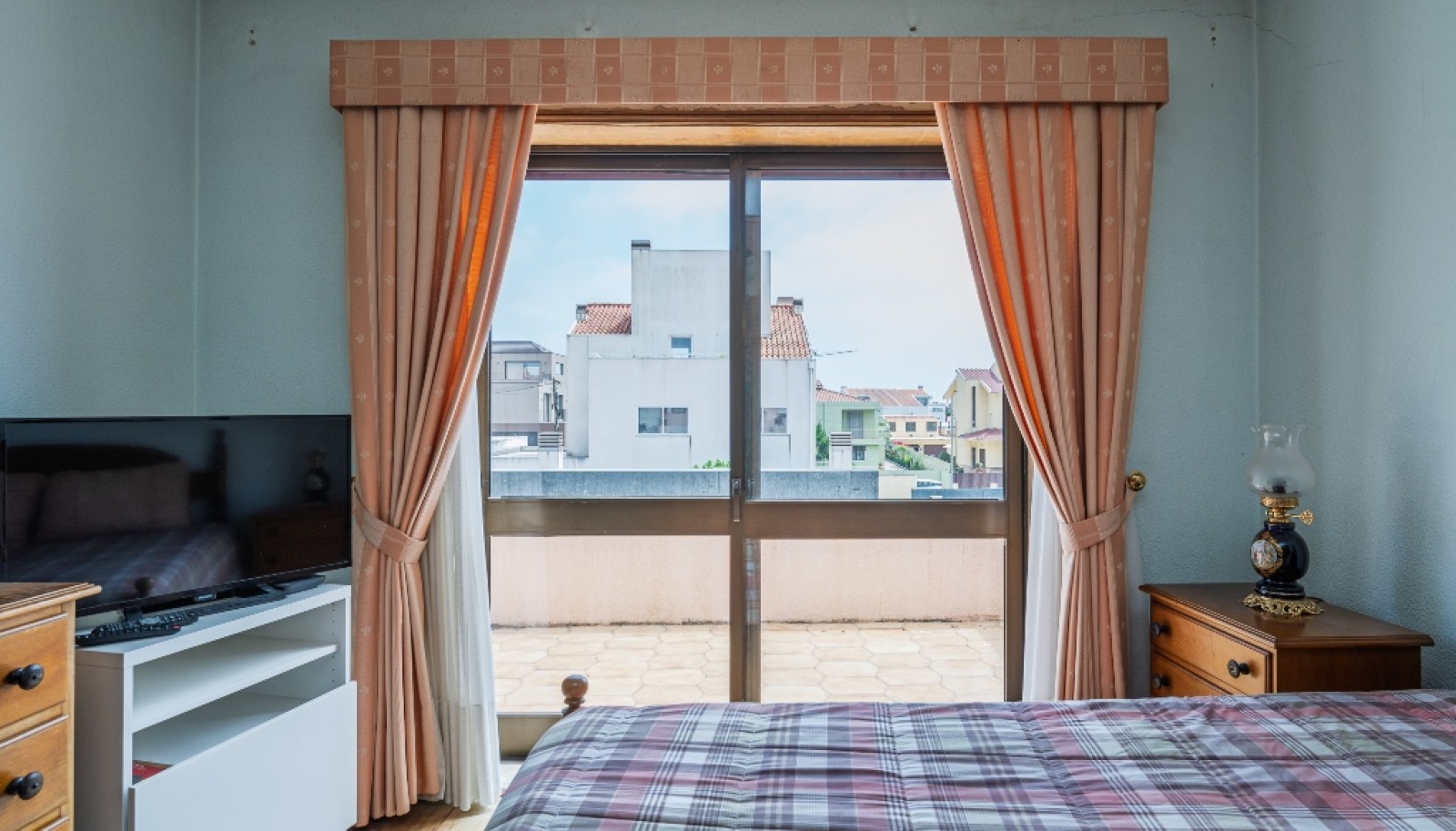 Five bedroom villa with garden for sale in Canidelo, Gaia, Portugal_369576
