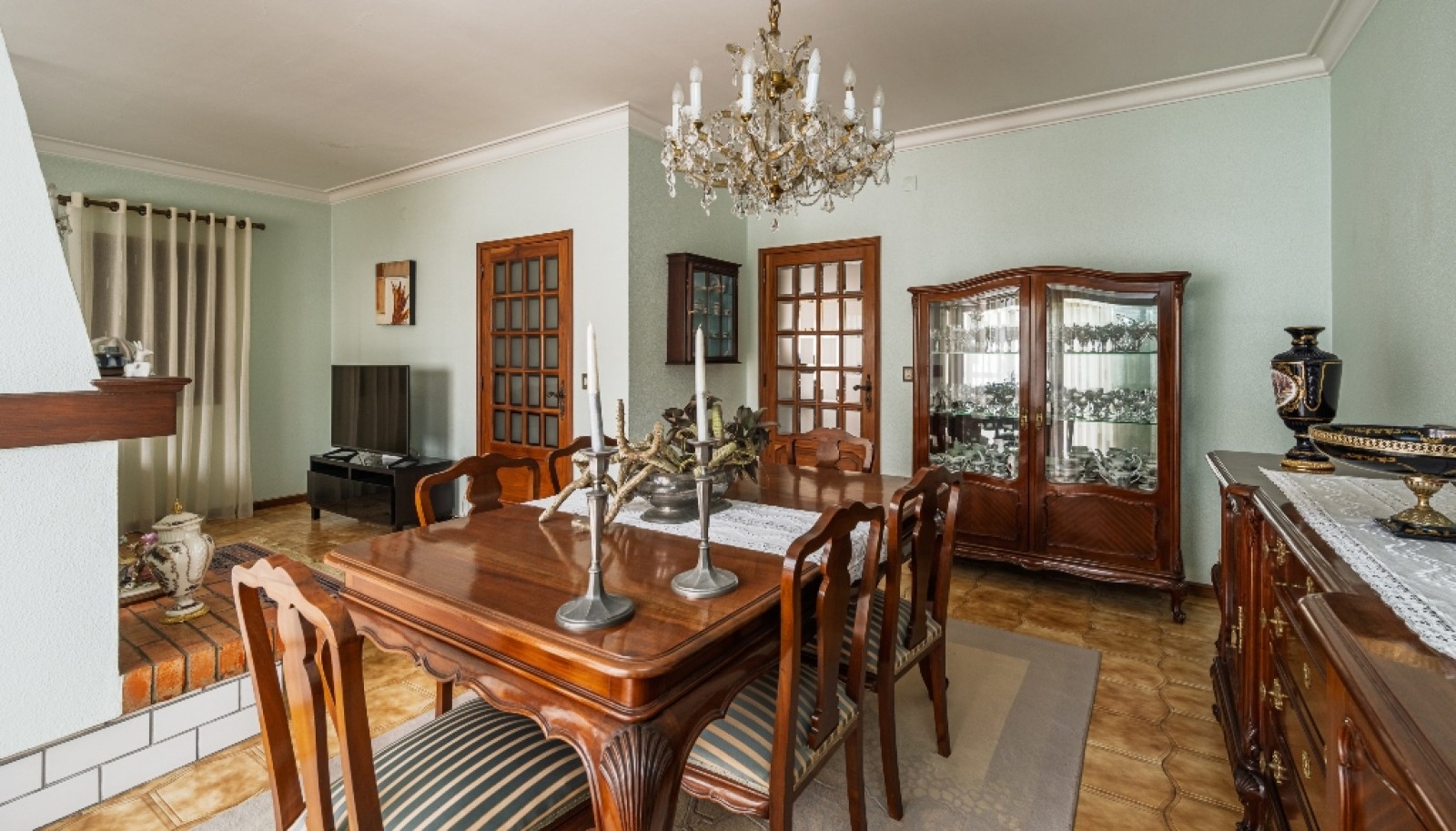 Five bedroom villa with garden for sale in Canidelo, Gaia, Portugal_369588