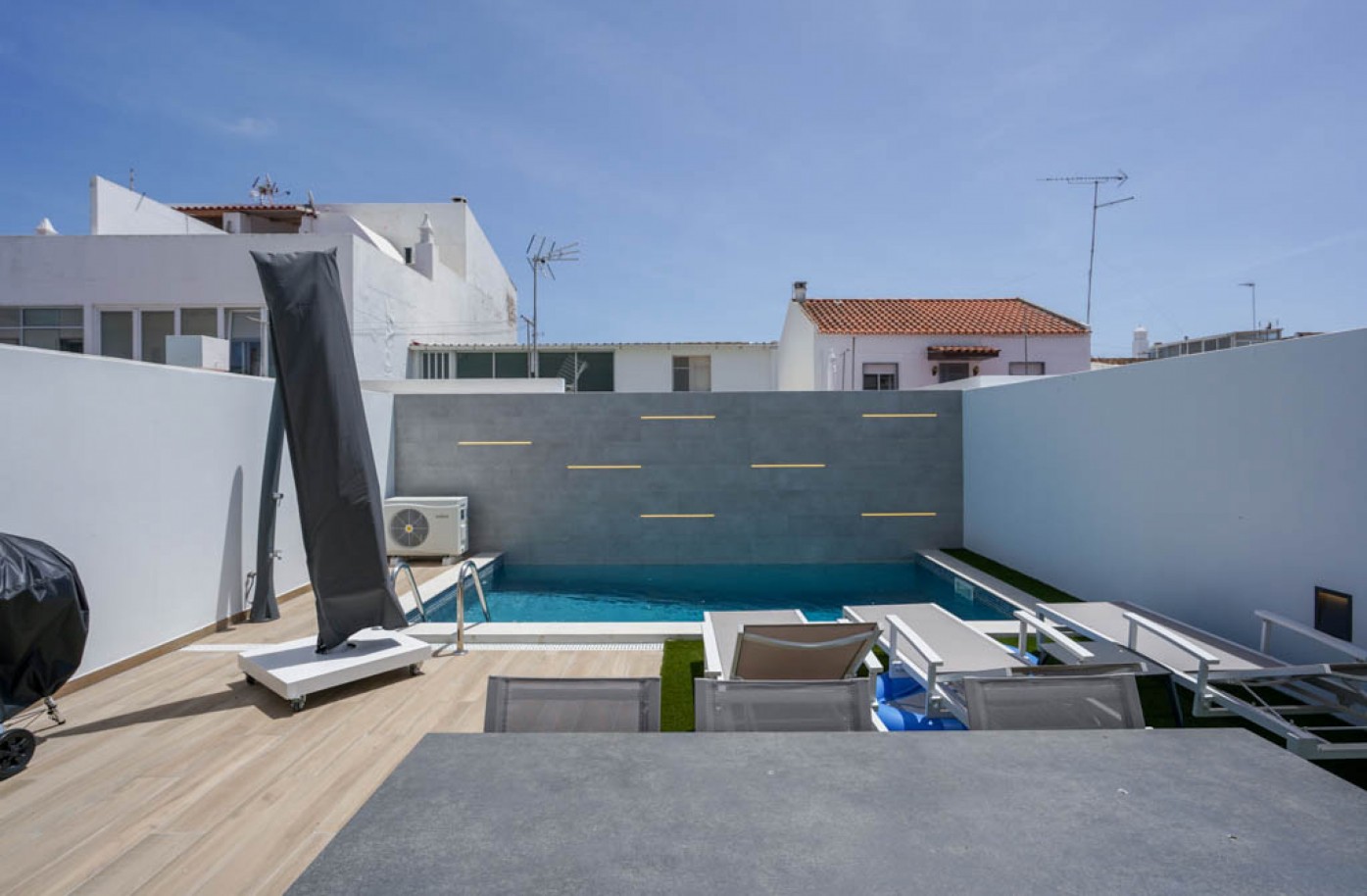 3-bedroom villa with pool for sale in Santa Luzia, Algarve, Portugal_369716