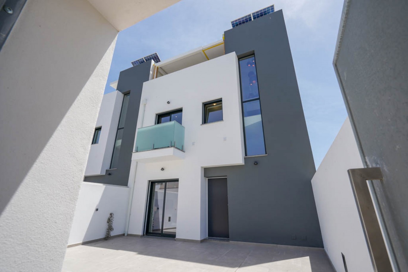 3-bedroom villa with pool for sale in Santa Luzia, Algarve, Portugal_369720