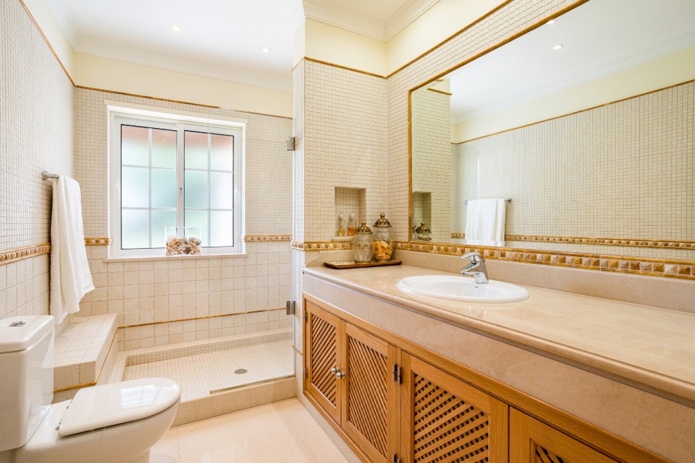 Fantastique Villa de 4 chambres, avec terrain de golf, à vendre à Olhão, Algarve_369940