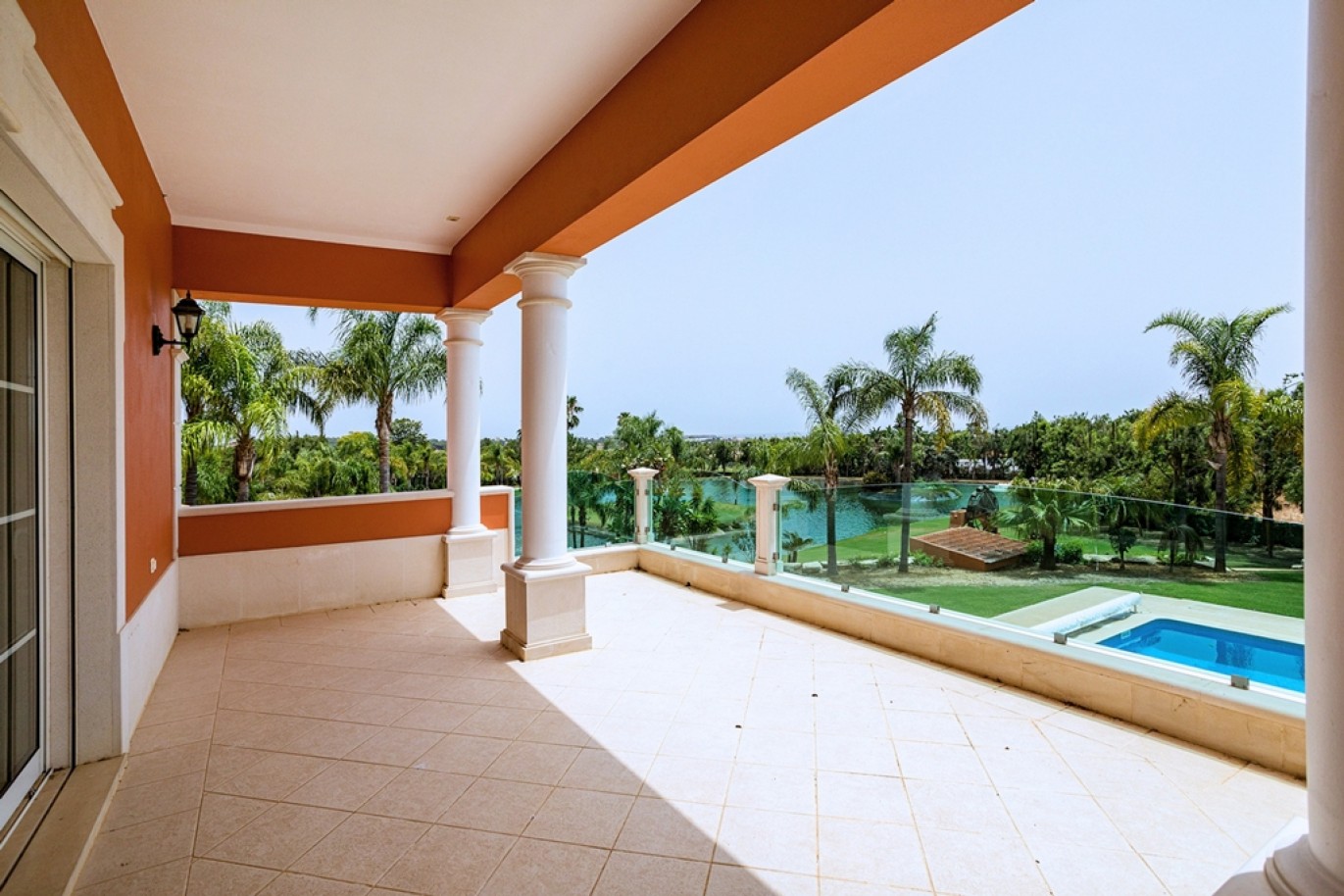 Fantastique Villa de 4 chambres, avec terrain de golf, à vendre à Olhão, Algarve_369943