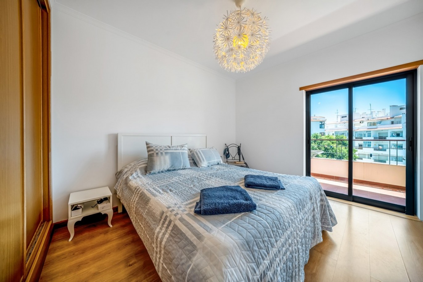 Apartamento T2 com piscina e garagem à venda em Lagos, Algarve_370104