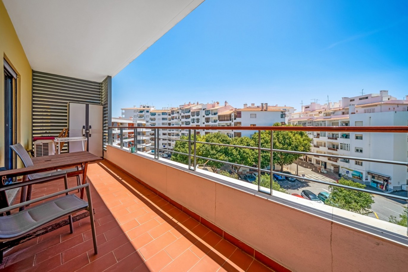 Apartamento T2 com piscina e garagem à venda em Lagos, Algarve_370106