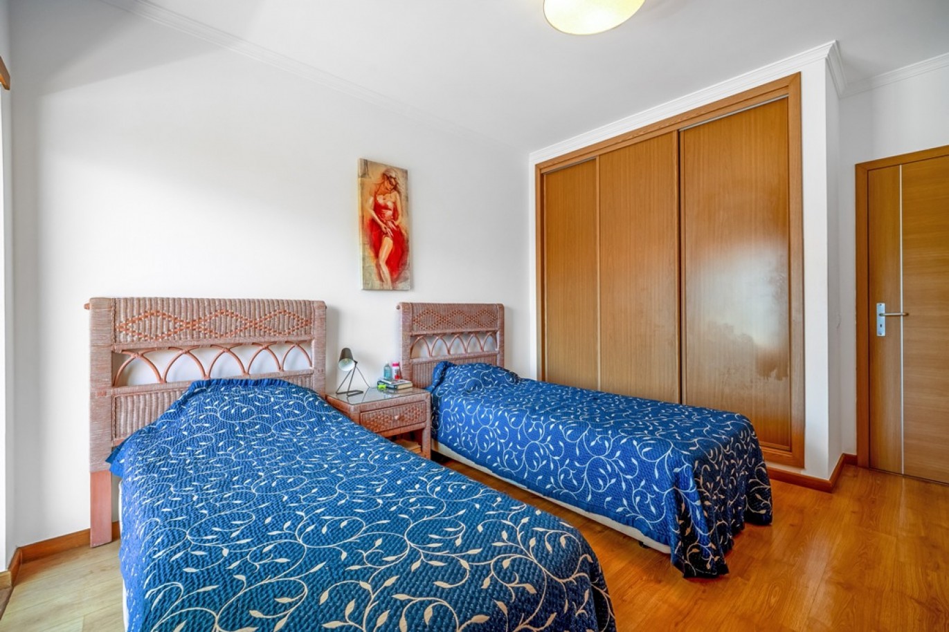 Apartamento T2 com piscina e garagem à venda em Lagos, Algarve_370109