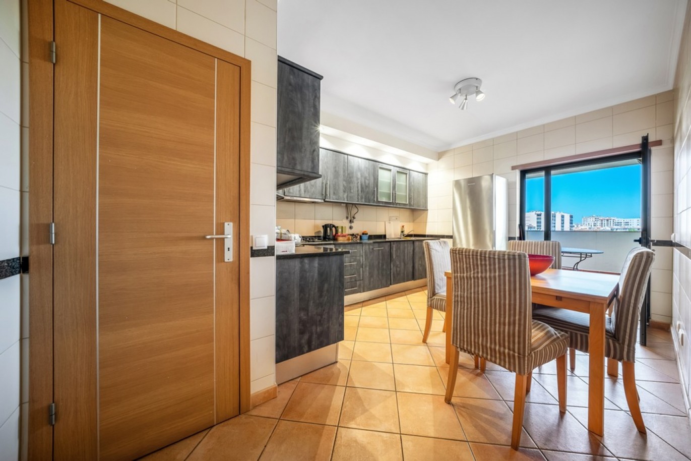 Apartamento T2 com piscina e garagem à venda em Lagos, Algarve_370114