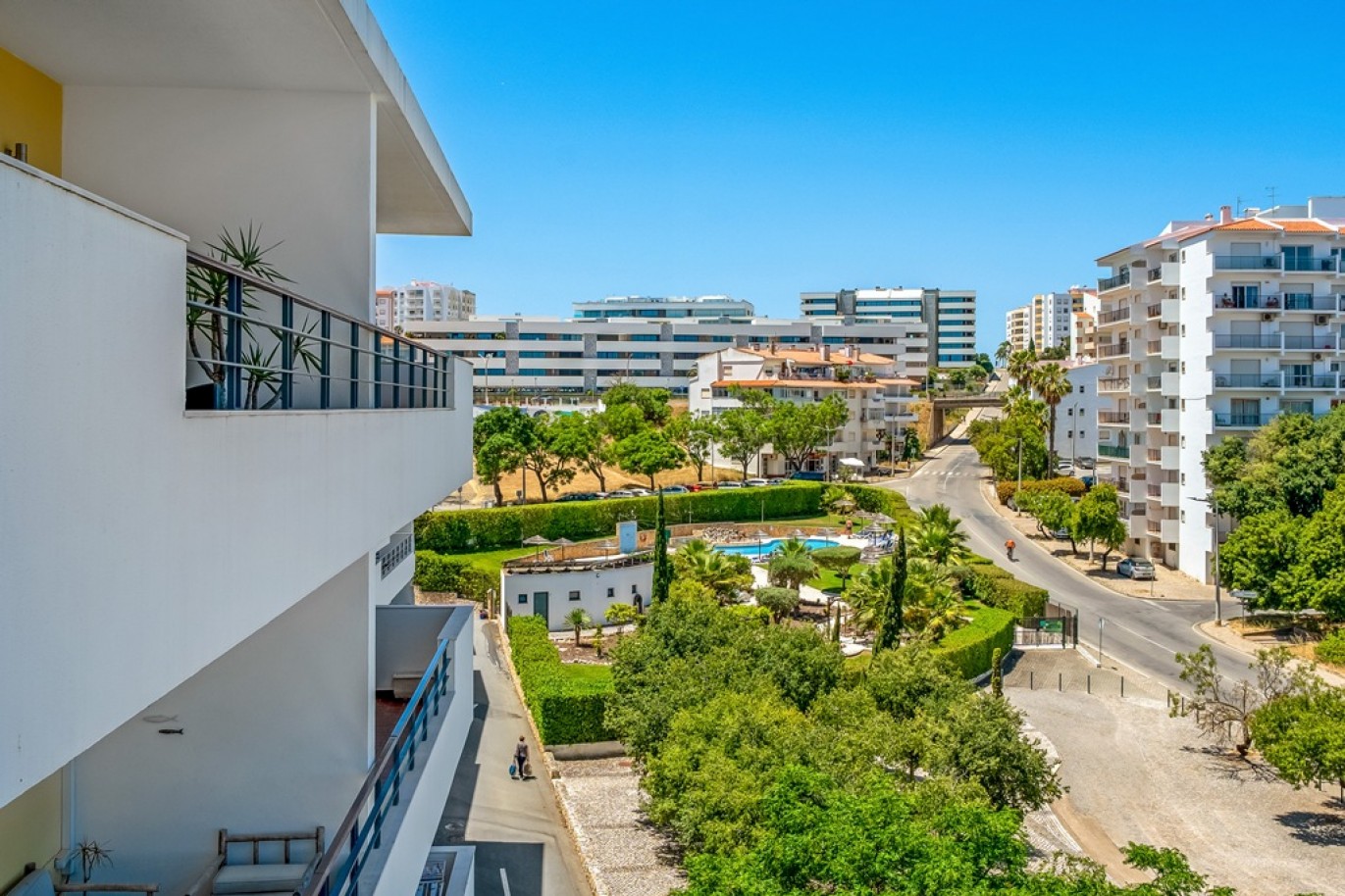 Apartamento T2 com piscina e garagem à venda em Lagos, Algarve_370117